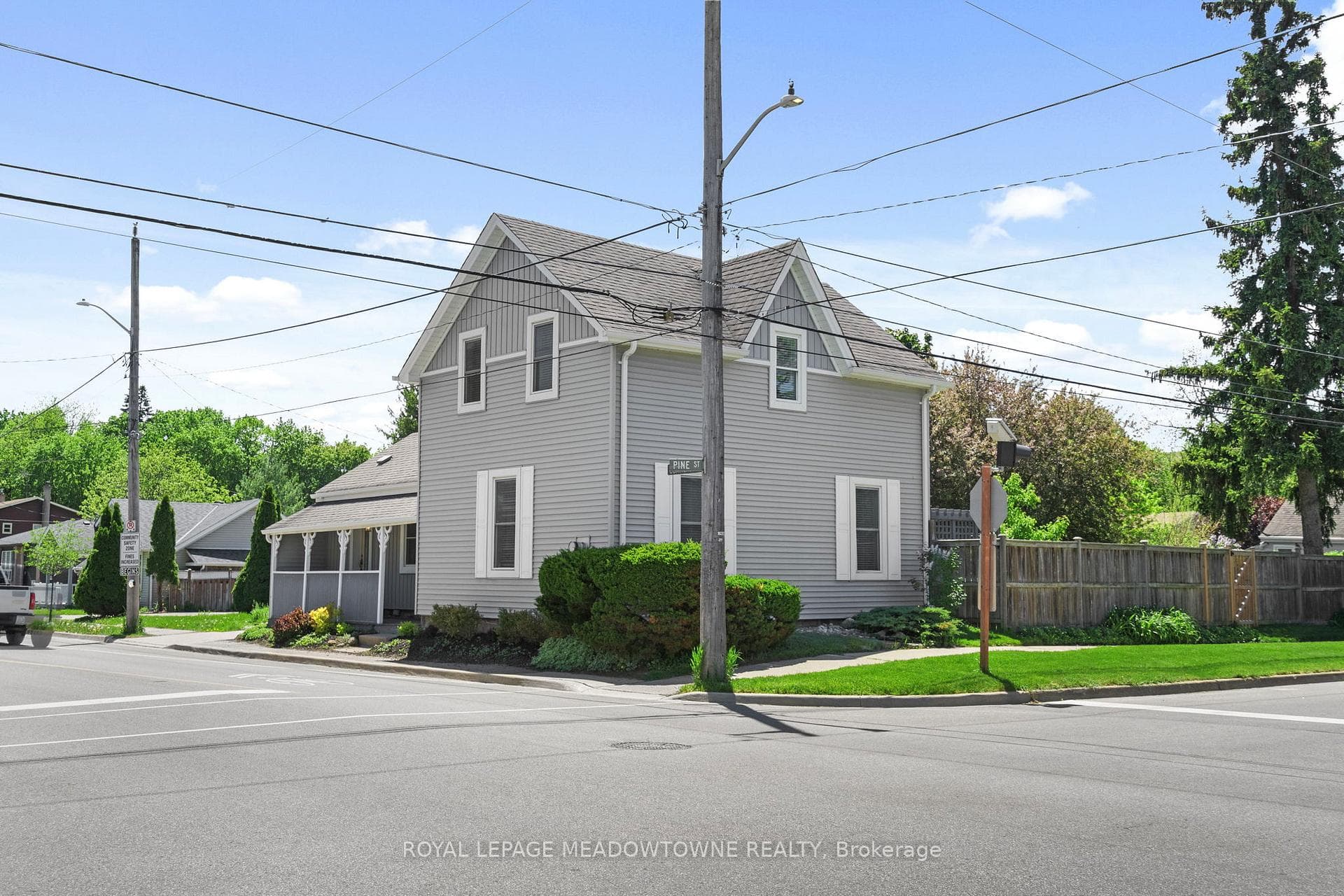 272 Pine Street - Detached photo 2 of 32 in Milton, Ontario