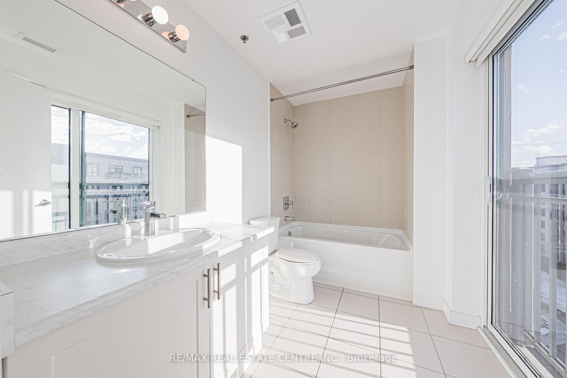 2486 Old Bronte Road Unit 706 - Condo photo 22 of 38 in Oakville, Ontario