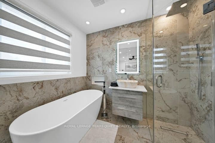 49 Manderley Drive Unit Main - Detached photo 11 of 13 in Birch Cliff / Cliffside, Ontario
