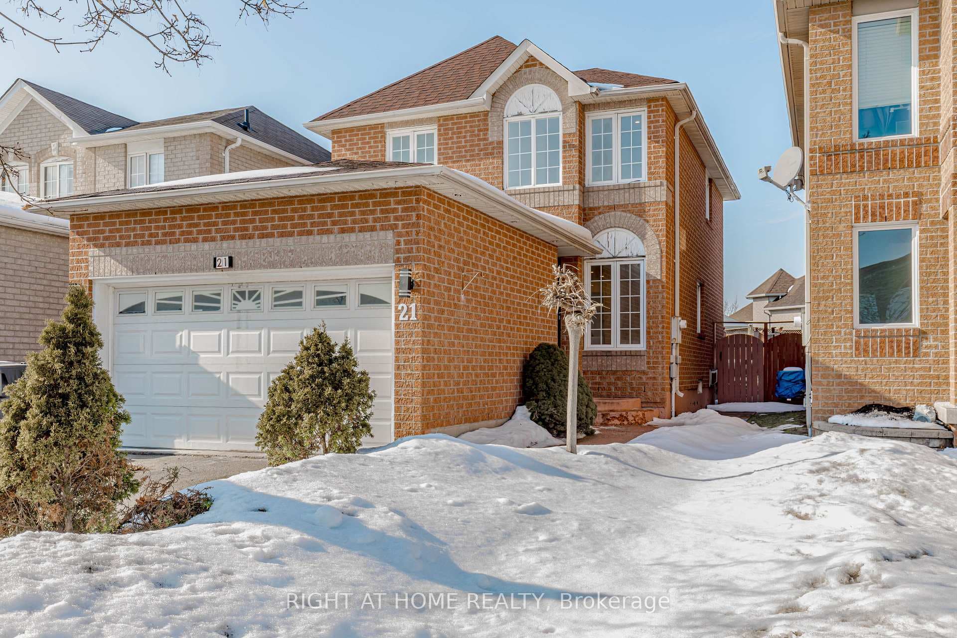 21 Carabram Court - Detached for sale in Heart Lake, Ontario
