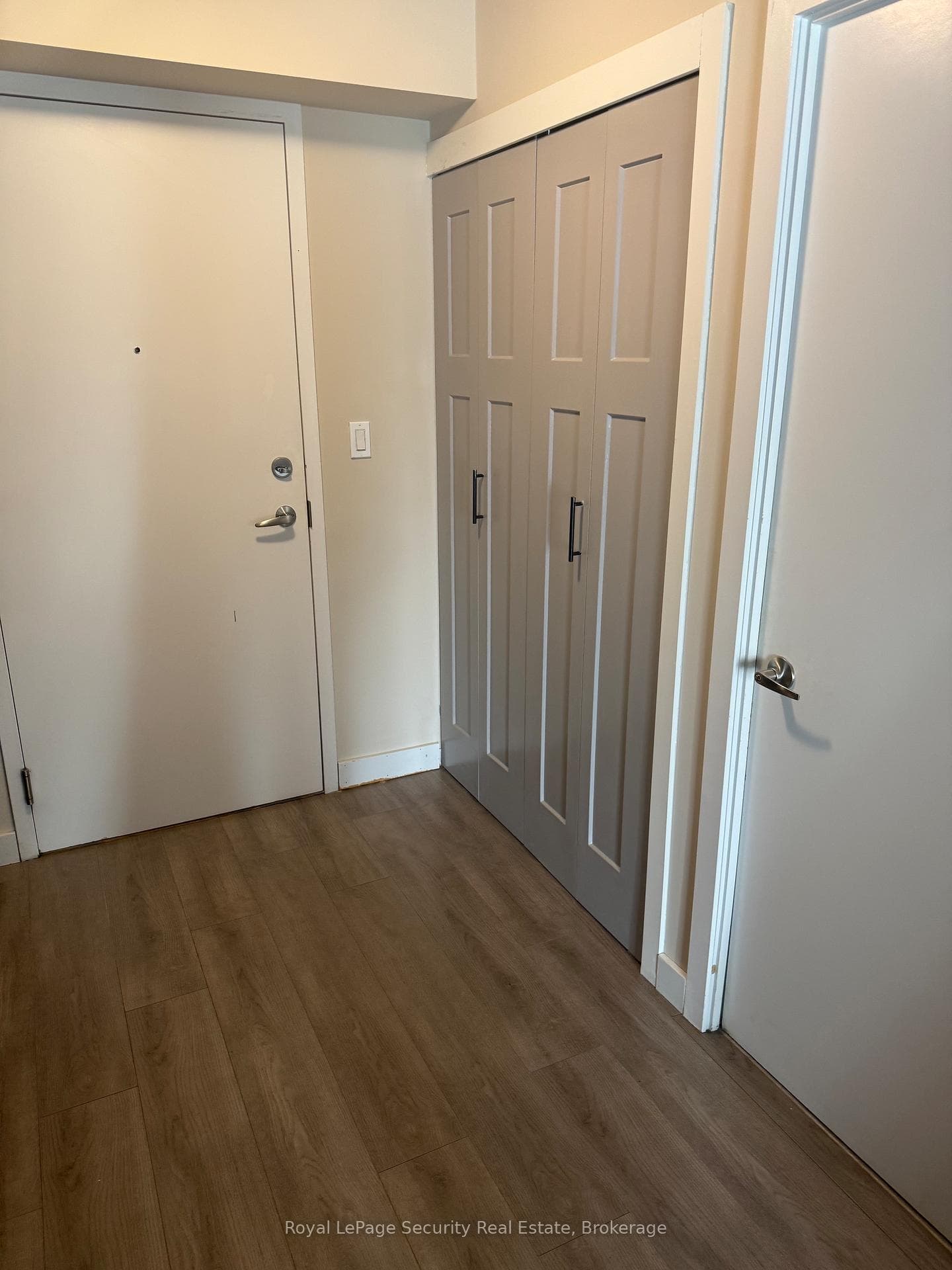 801 Sheppard Avenue Unit 310 - Condo photo 3 of 14 in North York (Bathurst Manor / Clanton Park), Ontario