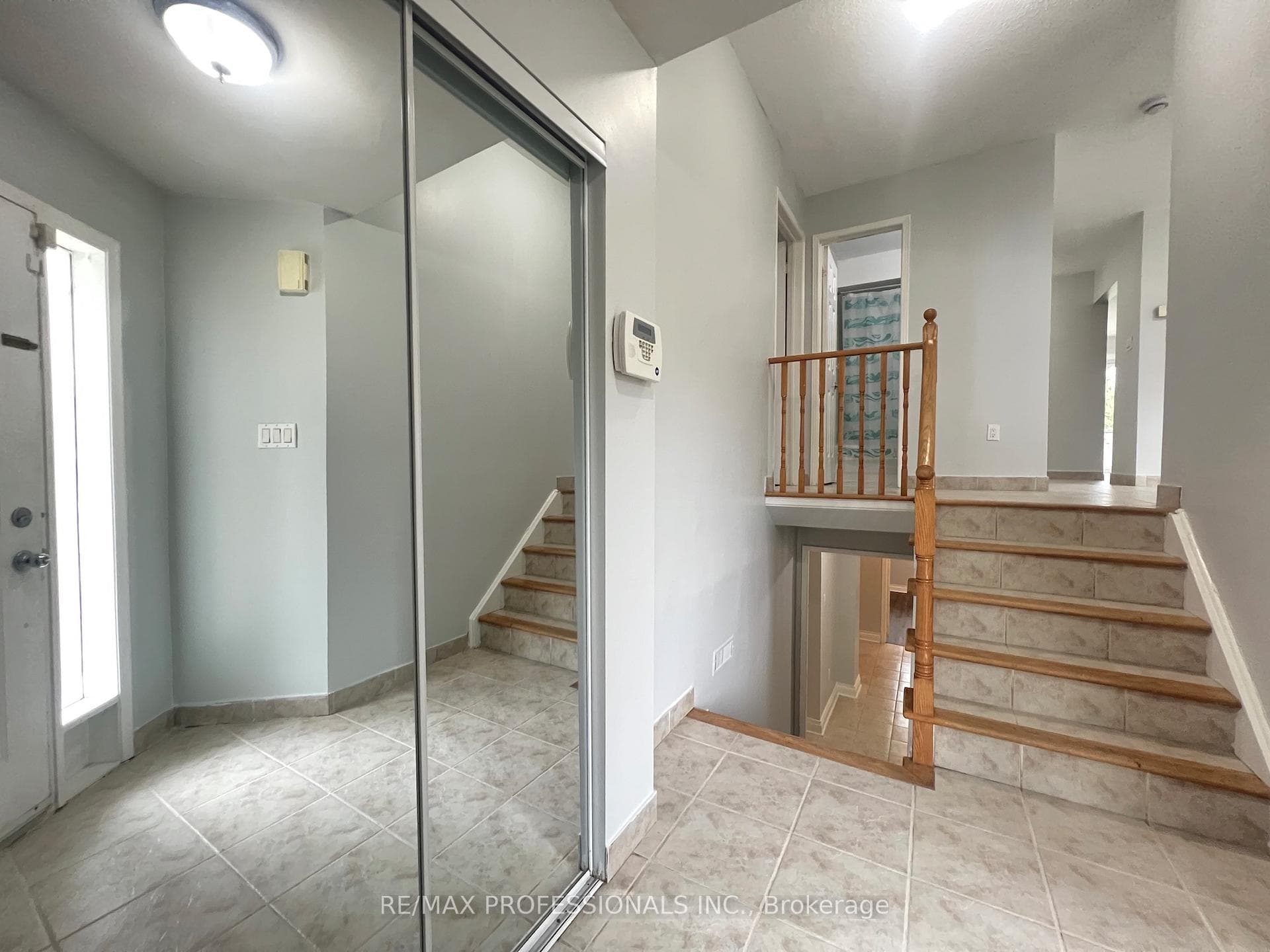 110 Springview Drive - Detached photo 2 of 40 in Brampton, Ontario