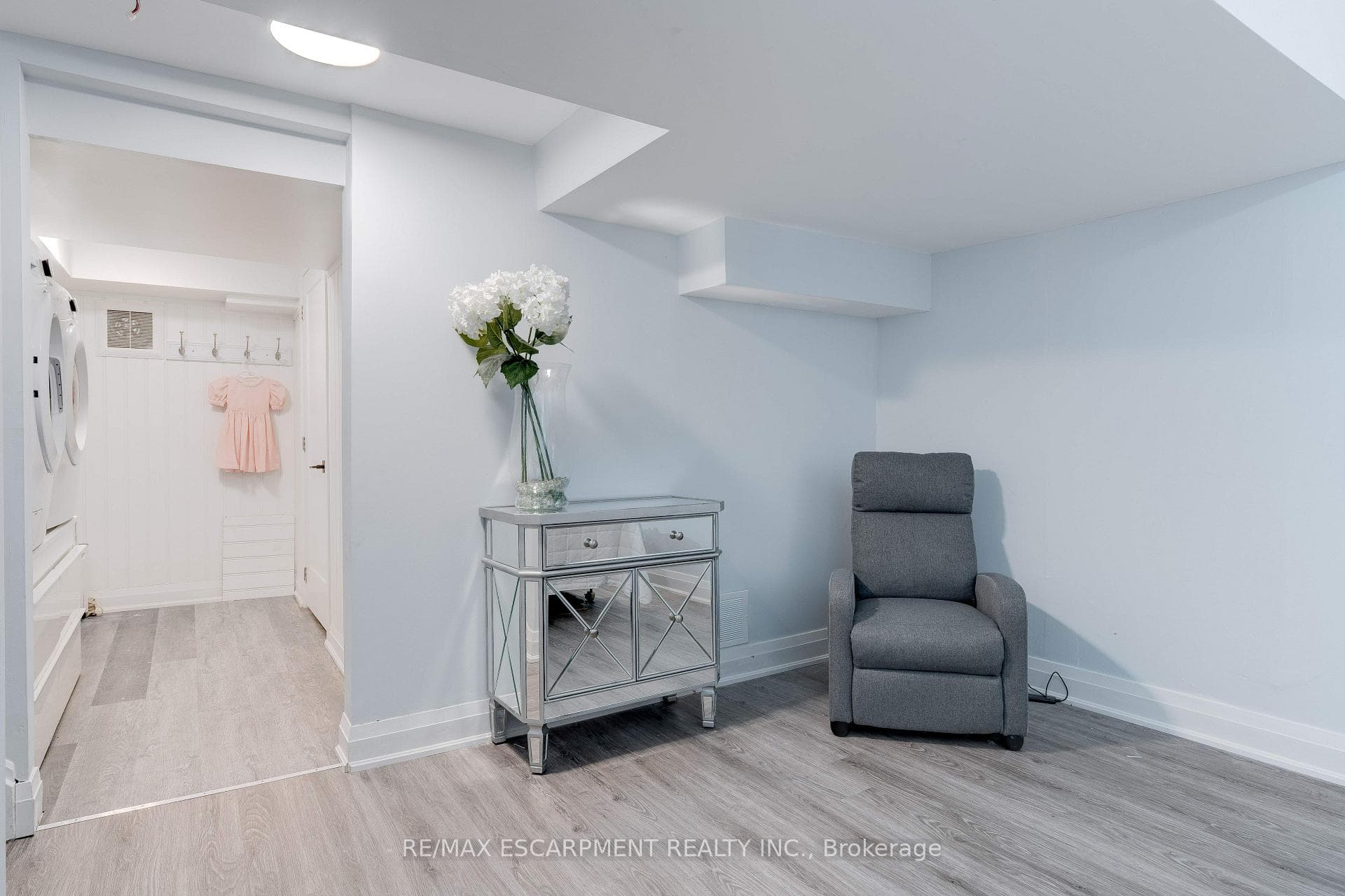 296 Kent Crescent - Multi-Family photo 41 of 50 in Burlington, Ontario