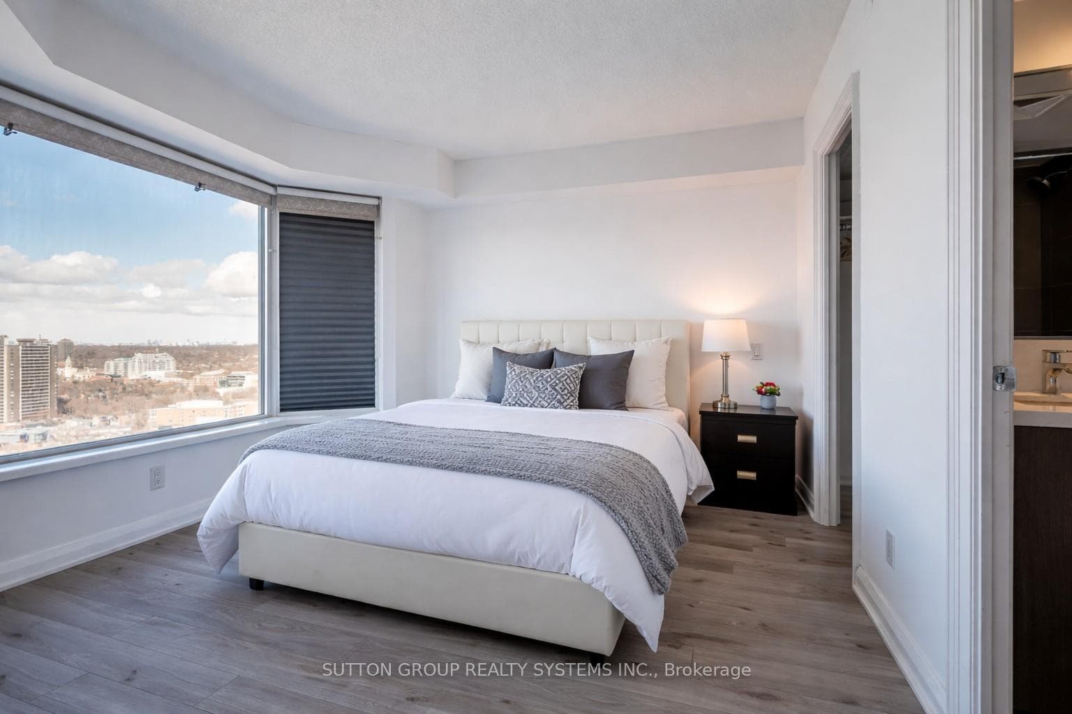 155 Yorkville Avenue Unit 2503 - Condo photo 12 of 19 in Annex / Yorkville / Summerhill, Ontario