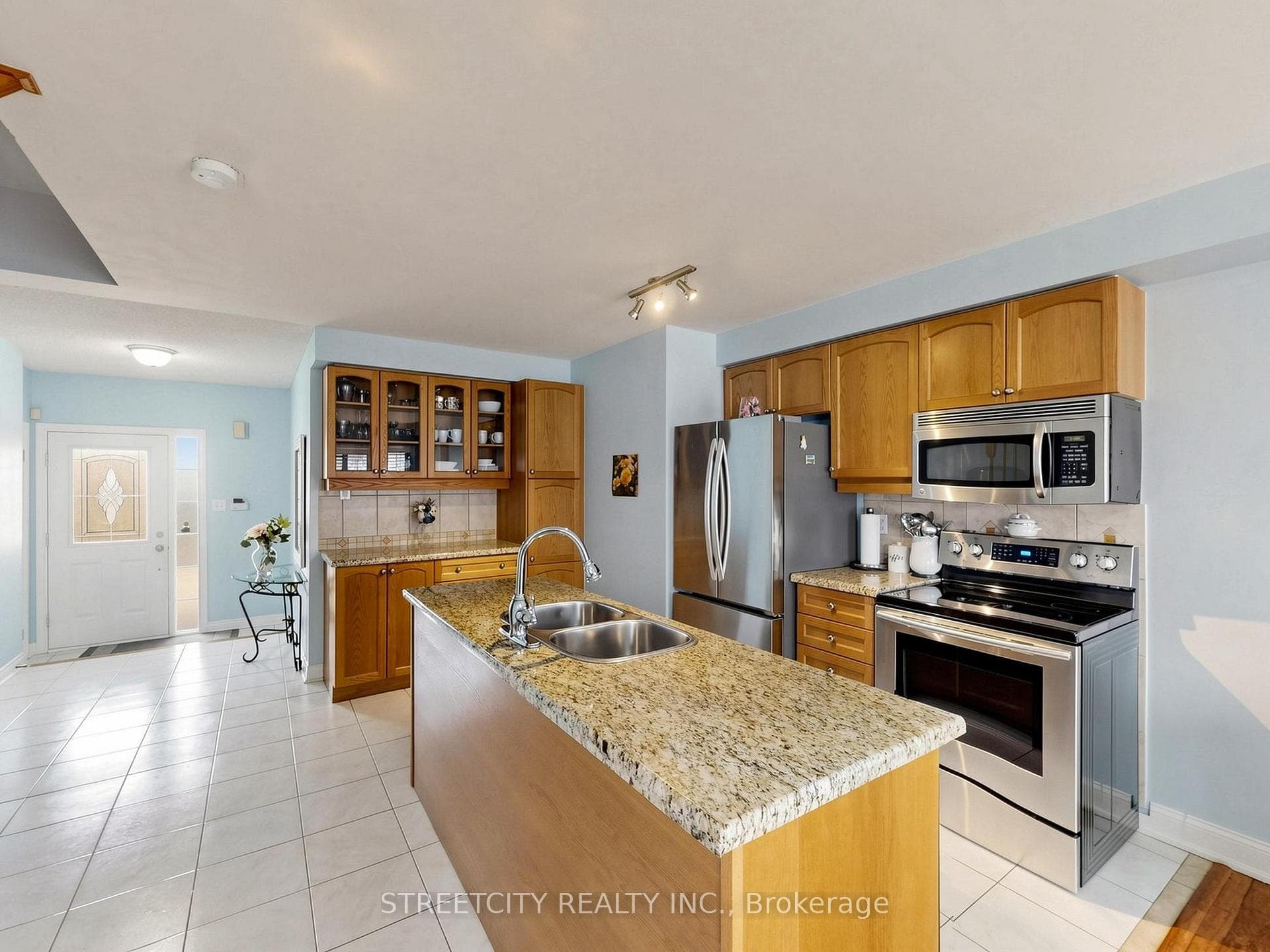 78 Waterbury Street - Townhouse photo 9 of 50 in Caledon, Ontario
