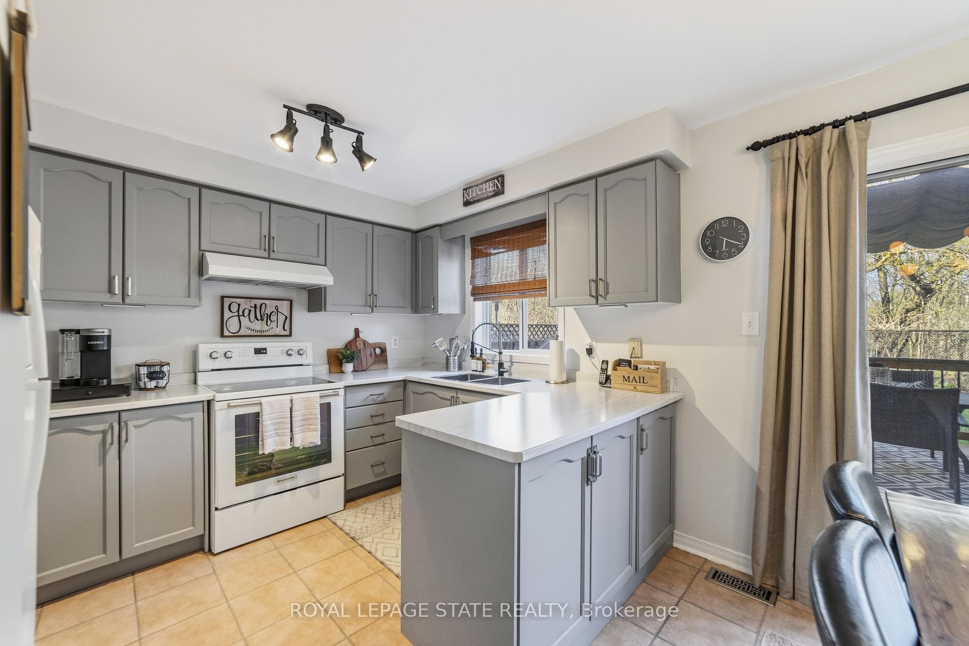 1795 Creek Way - Semi-Detached photo 10 of 38 in Burlington, Ontario