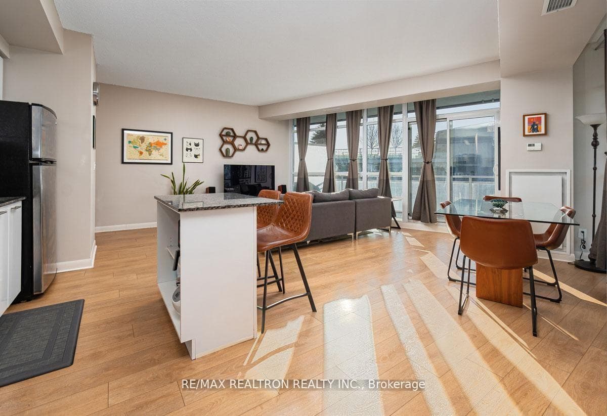 15 Bruyeres Mews Unit 1008 - Condo photo 13 of 33 in Downtown Toronto / Waterfront, Ontario