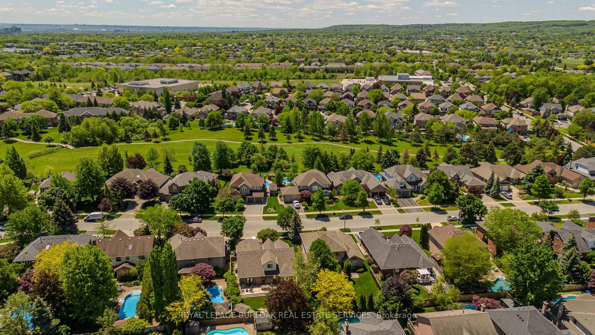 4153 Arbourfield Drive - Detached photo 2 of 32 in Burlington, Ontario