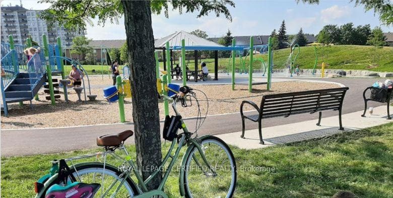 5126 Des Jardines Drive - home for sale in Burlington, Ontario