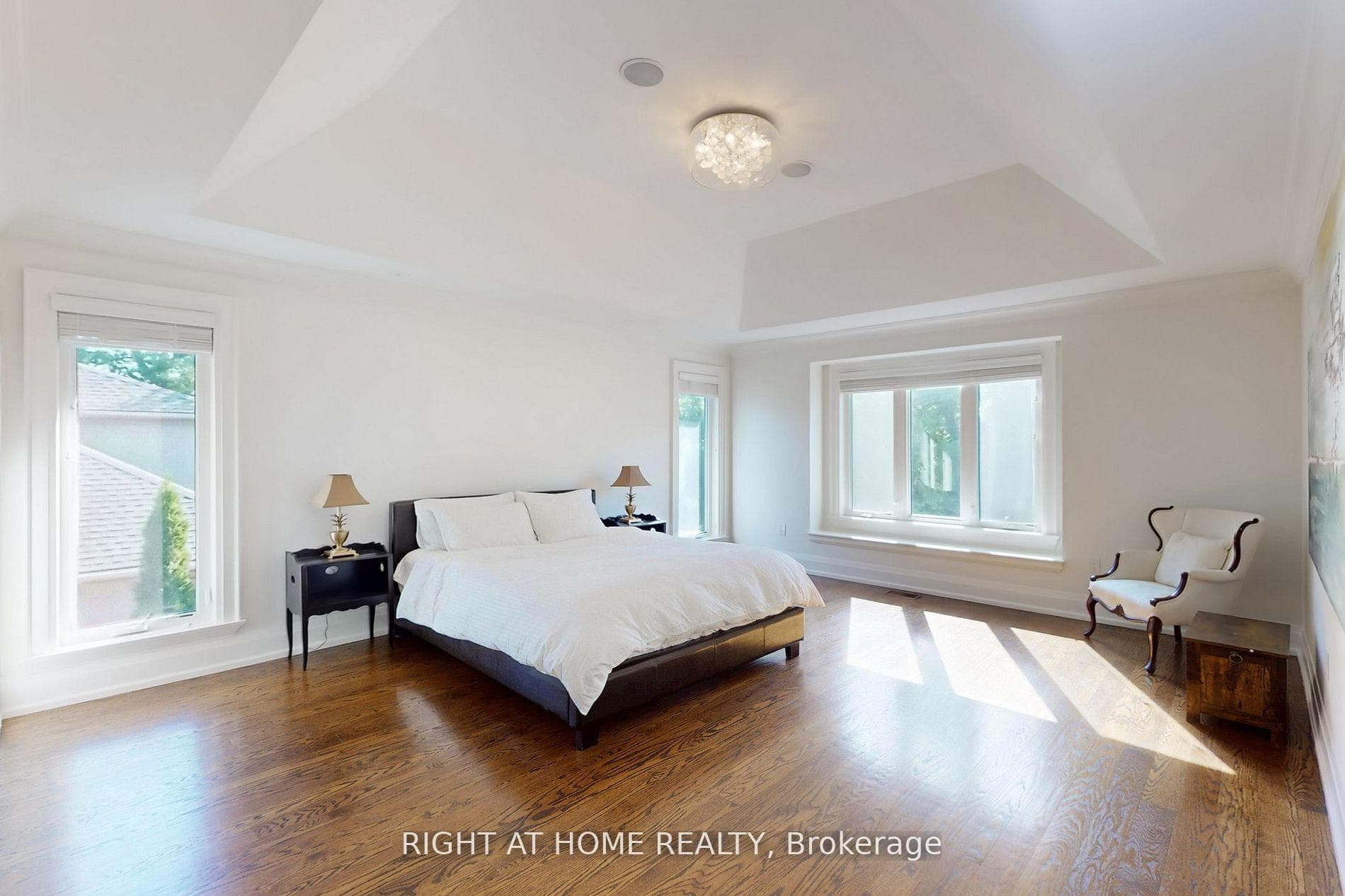 490 Orchard Drive - Detached photo 10 of 22 in Oakville, Ontario