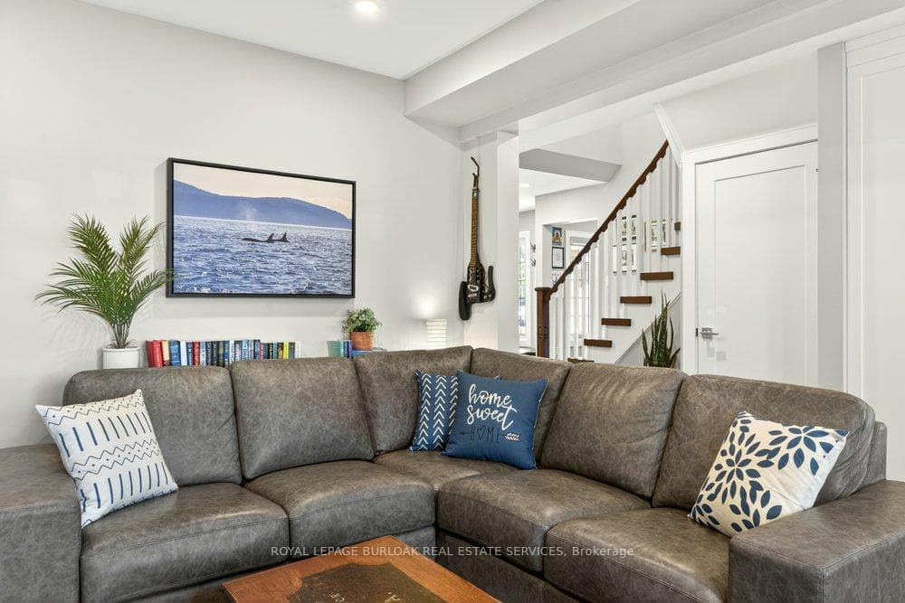 1078 Augustus Drive - Detached photo 17 of 49 in Burlington, Ontario