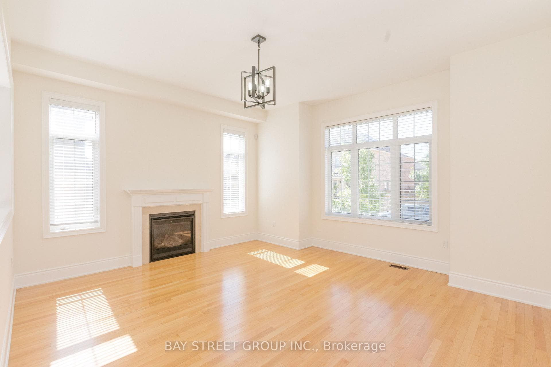 3127 Streamwood Pass - Detached photo 14 of 48 in Oakville, Ontario