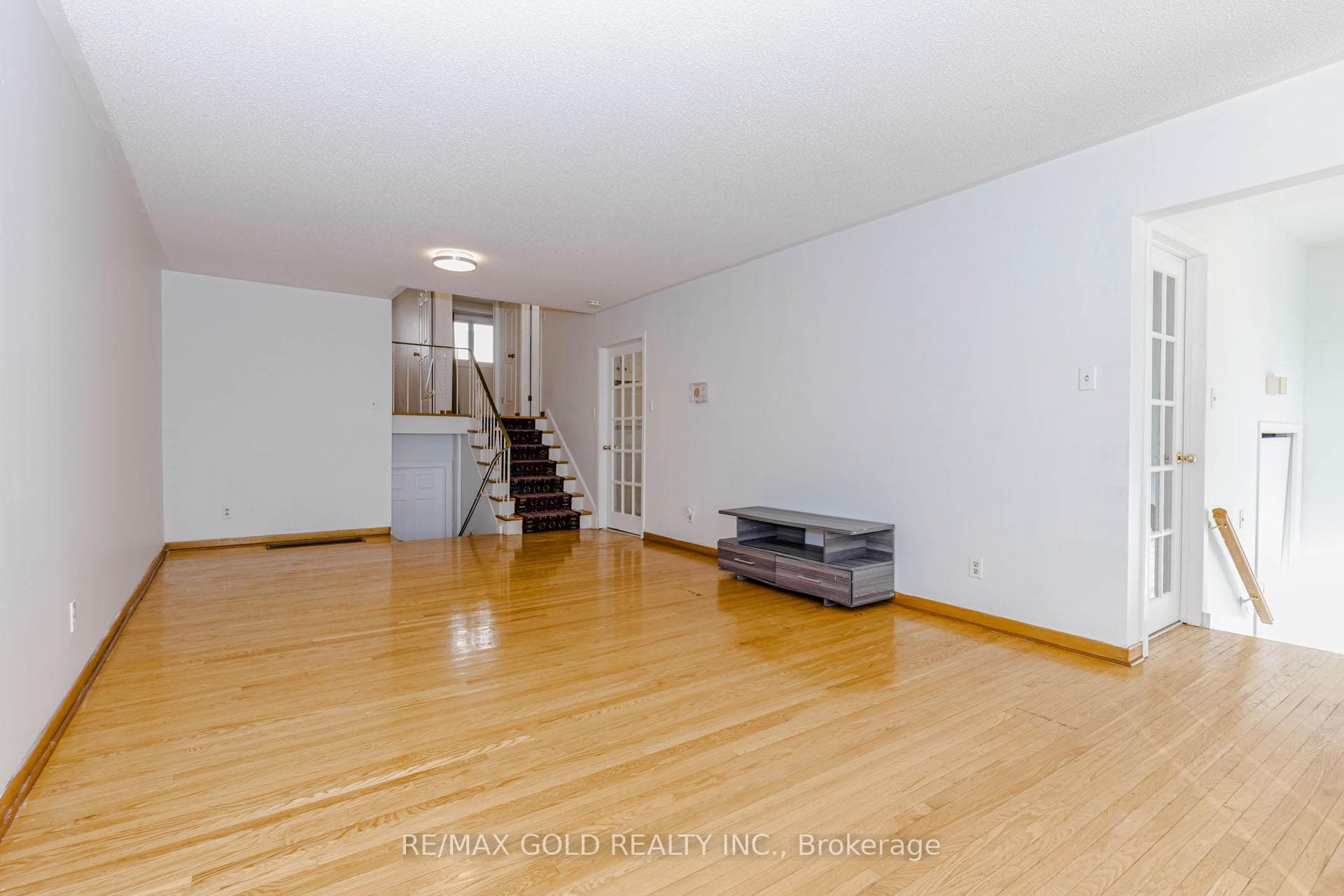 38 Achill Crescent - Semi-Detached photo 7 of 50 in Mississauga, Ontario