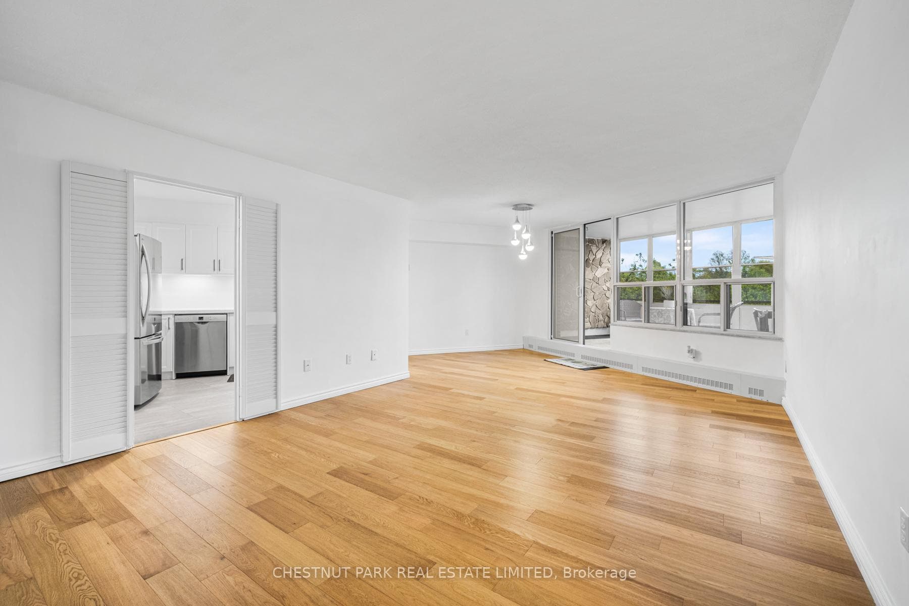 60 Pavane Linkway N/A Unit 206 - Condo photo 2 of 45 in Flemingdon Park / Don Mills, Ontario