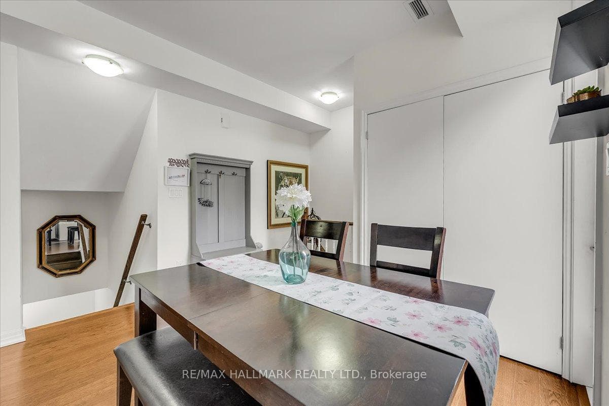 1011 Deta Road Unit 701 - Condo photo 8 of 42 in Mississauga, Ontario