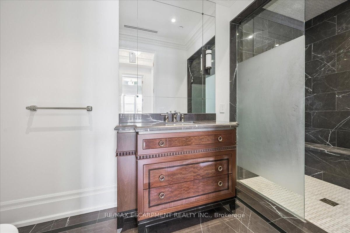 300 Randall Street Unit 211 - Condo photo 18 of 50 in Oakville, Ontario