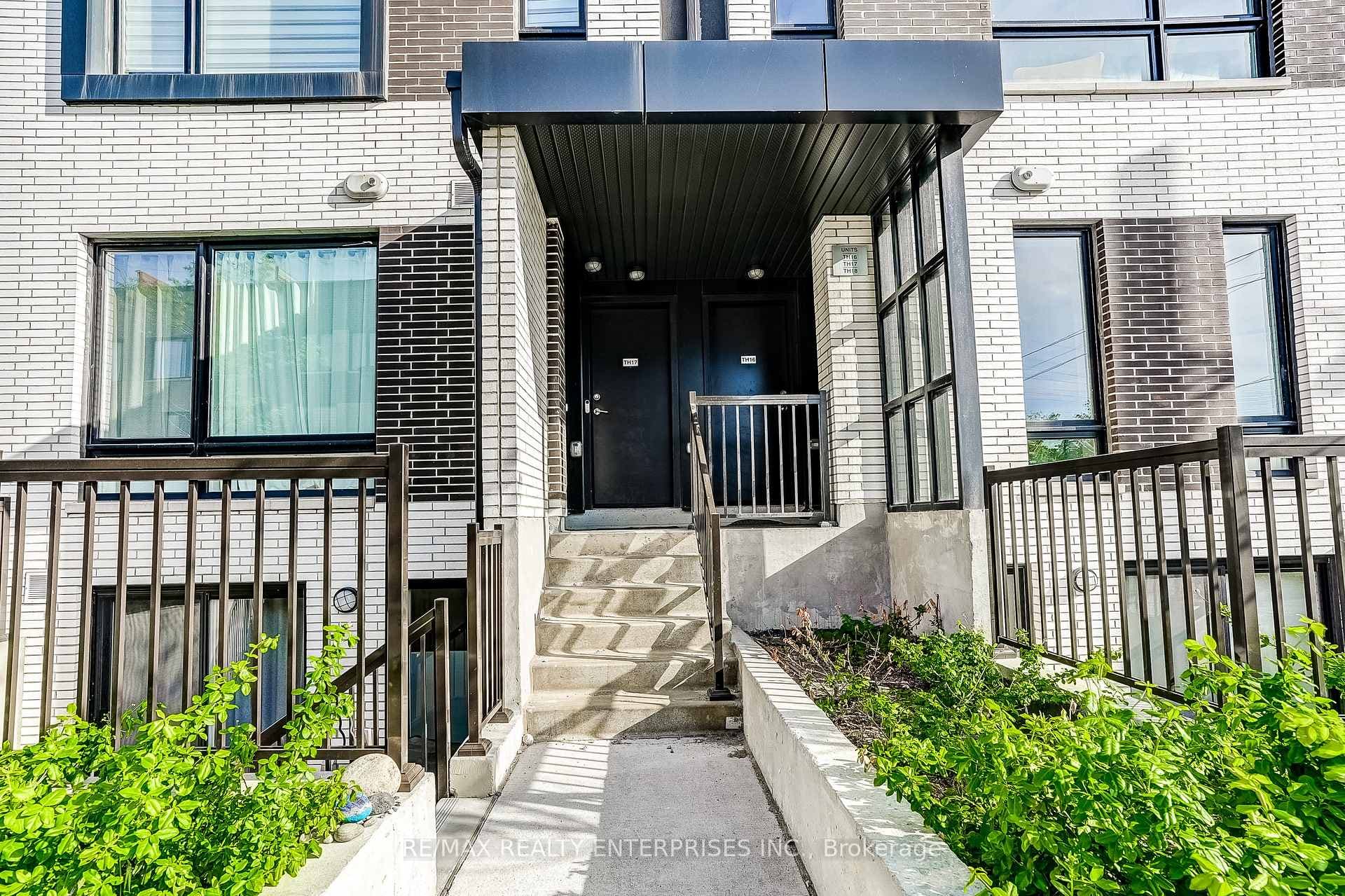 40 Ed Clark Gardens Unit 16 - Condo photo 3 of 31 in Keelesdale / Eglinton West, Ontario