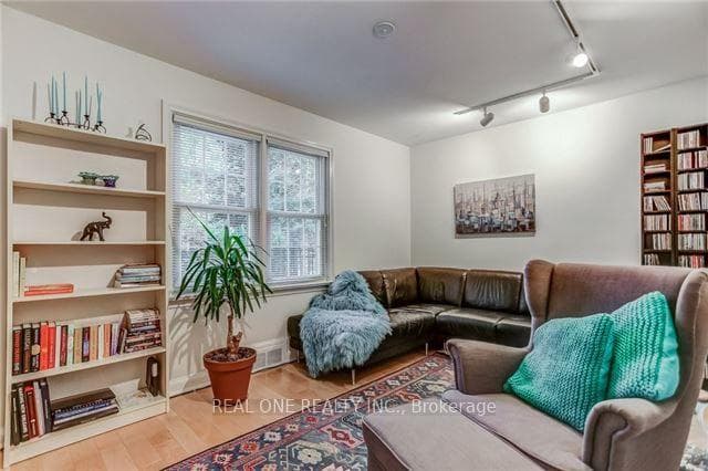 1268 Lorne Park Road - Detached photo 13 of 20 in Mississauga, Ontario
