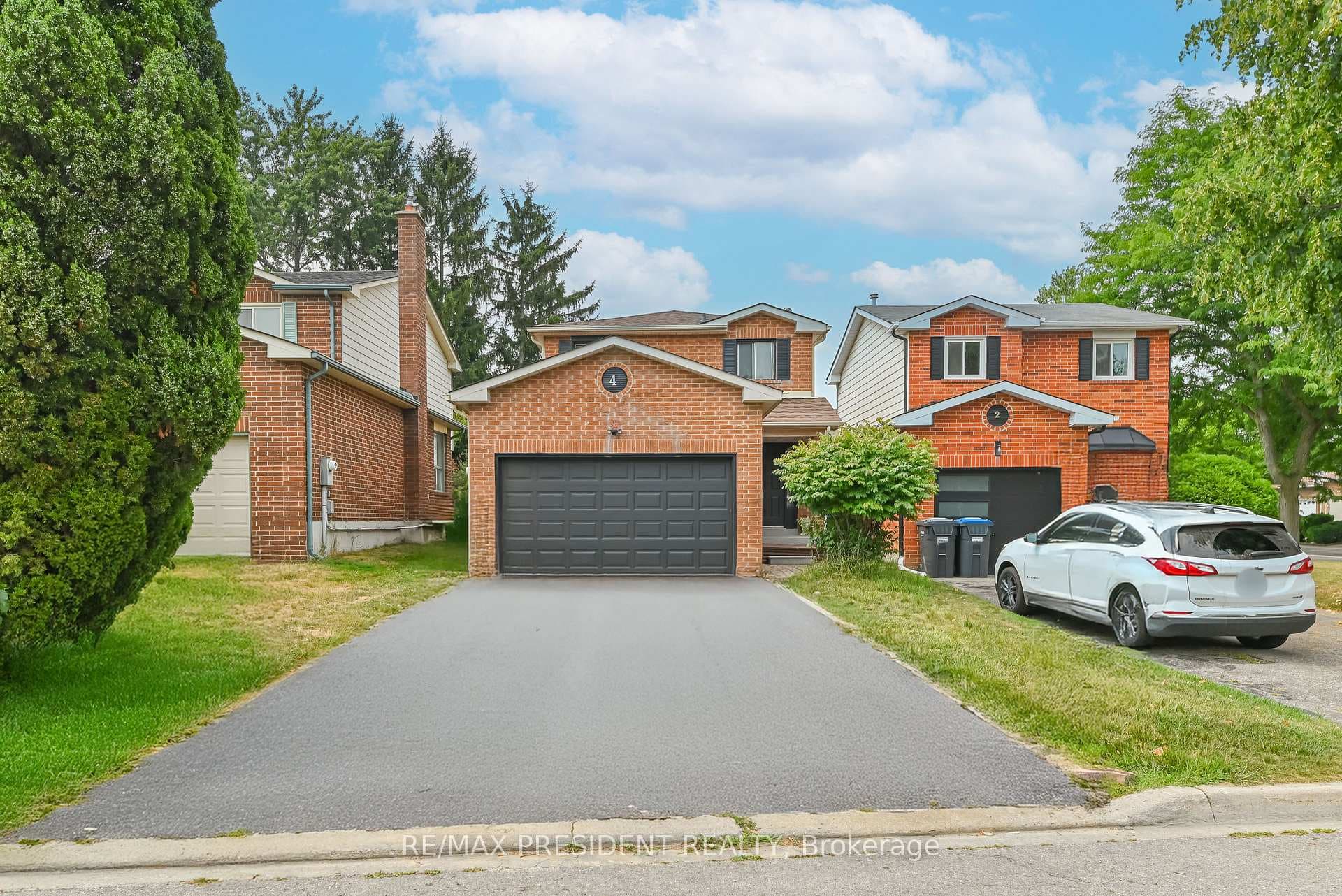 4 Lawnview Court - Detached for sale in Castlemore, Ontario
