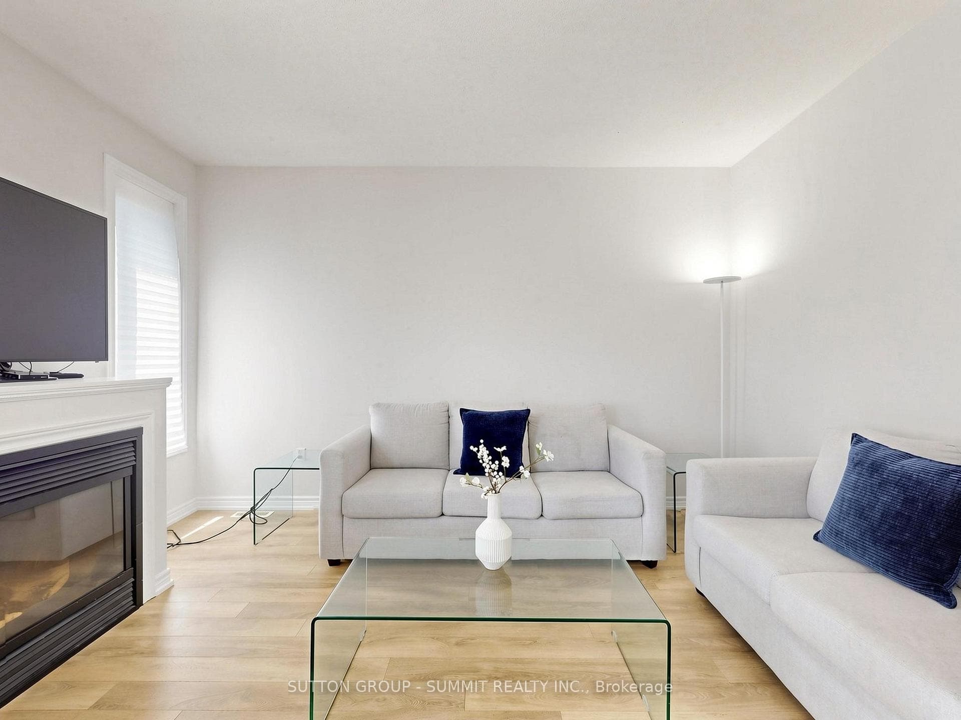 4880 YORKSHIRE Avenue - Detached photo 9 of 50 in Mississauga, Ontario