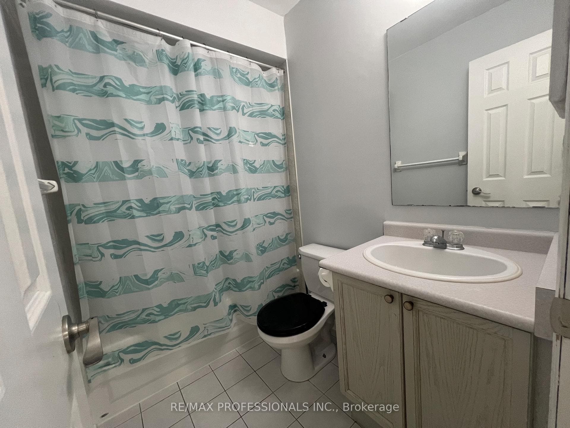 110 Springview Drive - Detached photo 11 of 40 in Brampton, Ontario