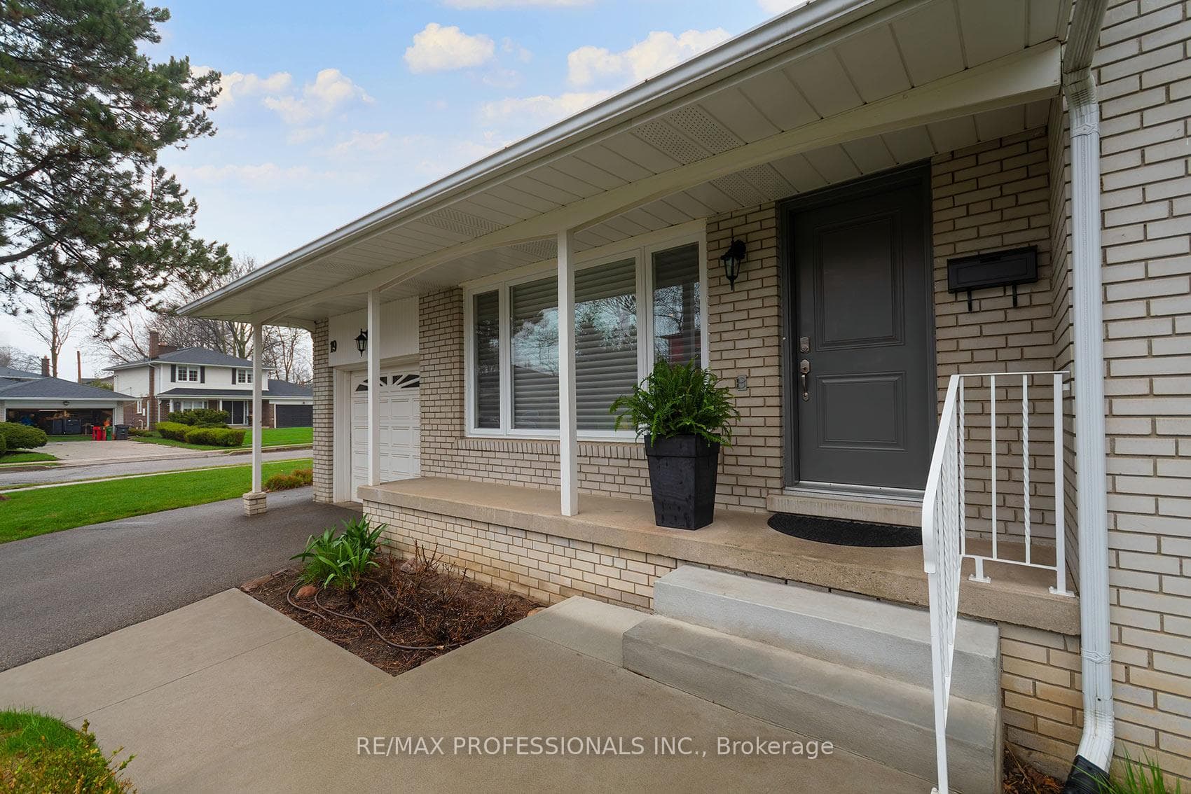 19 Boxwood Road - Detached photo 5 of 40 in Etobicoke (Islington / Rexdale), Ontario