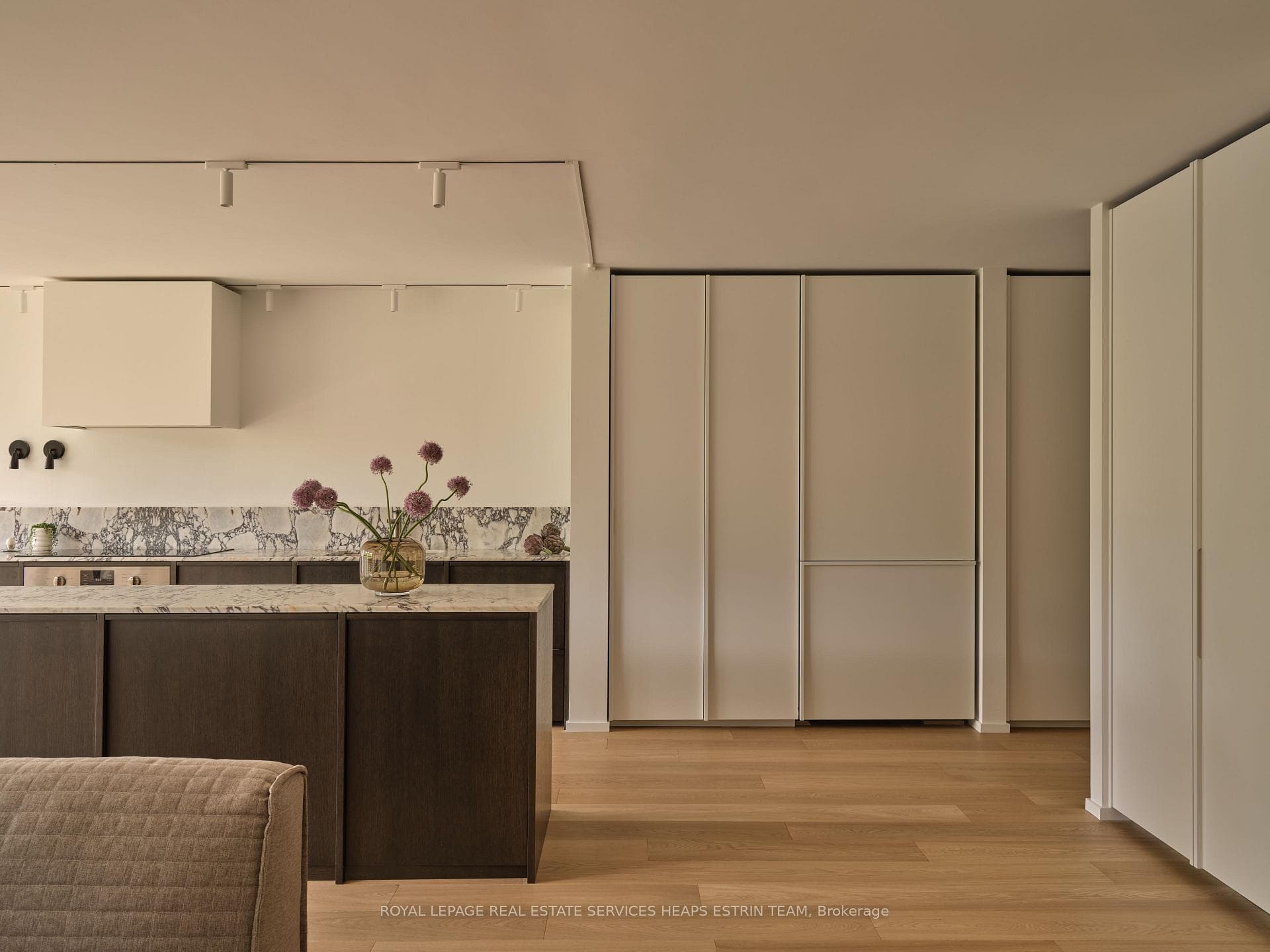 225 Davenport Road Unit 514 - Condo photo 3 of 36 in Annex / Yorkville / Summerhill, Ontario