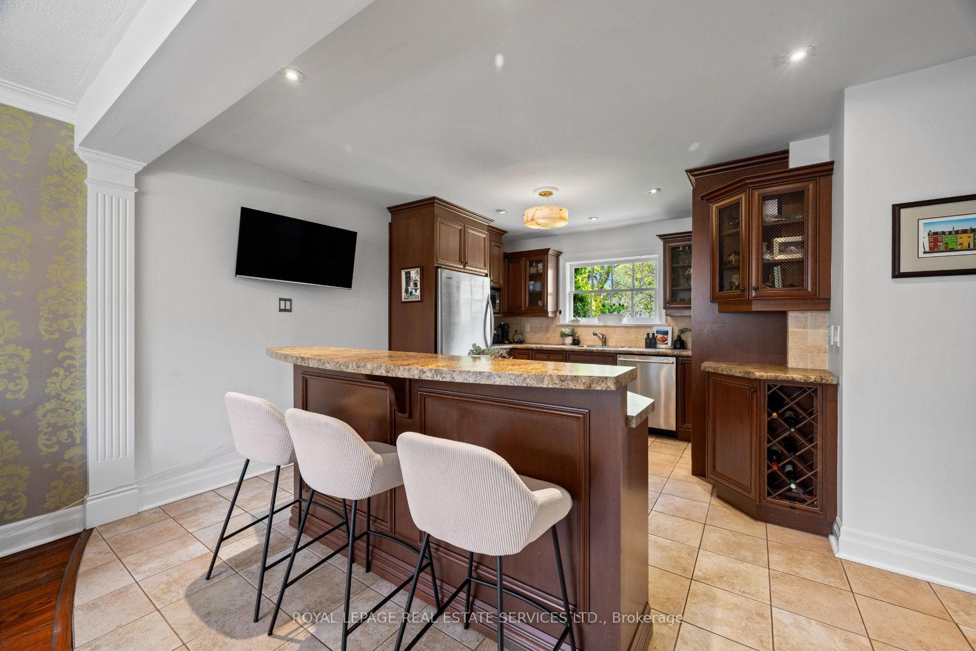28 Holloway Road - Detached photo 12 of 31 in Etobicoke (Islington / Rexdale), Ontario