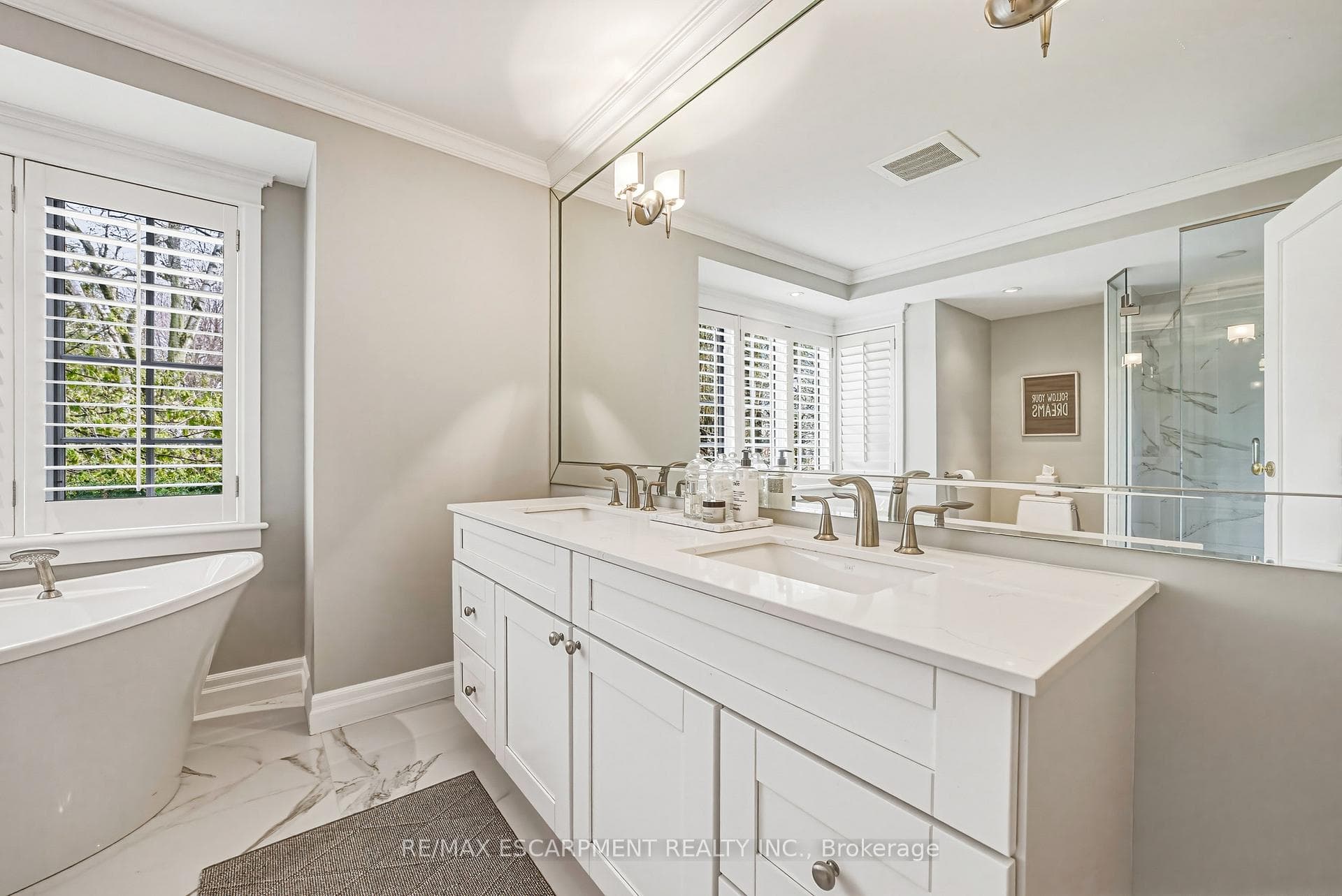 7 Colonial Crescent - Detached photo 28 of 49 in Oakville, Ontario