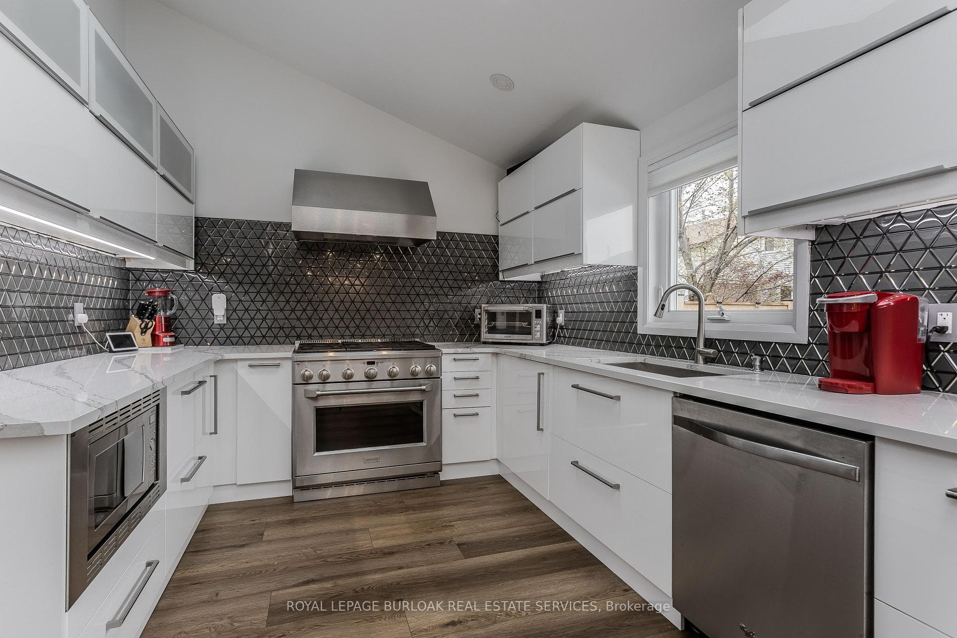 3199 Desmond Drive - Detached photo 9 of 32 in Burlington, Ontario