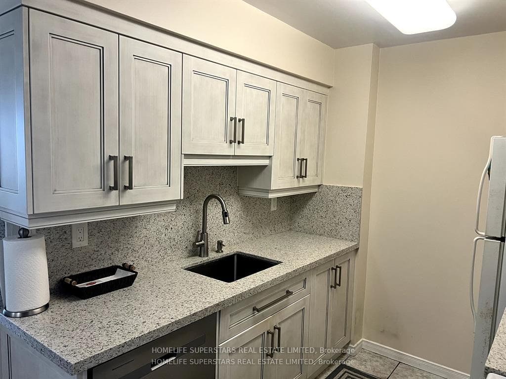 300 Ray Lawson Boulevard Unit 416 - Condo for sale in Heart Lake, Ontario