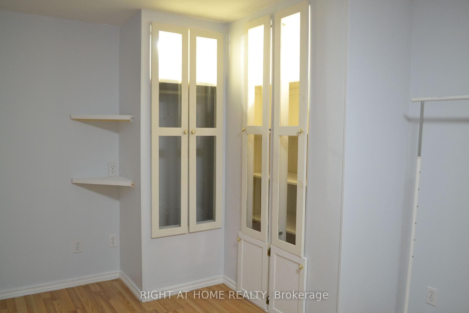 505 Mohawk Road Unit Basement - Detached photo 6 of 7 in Hamilton, Ontario