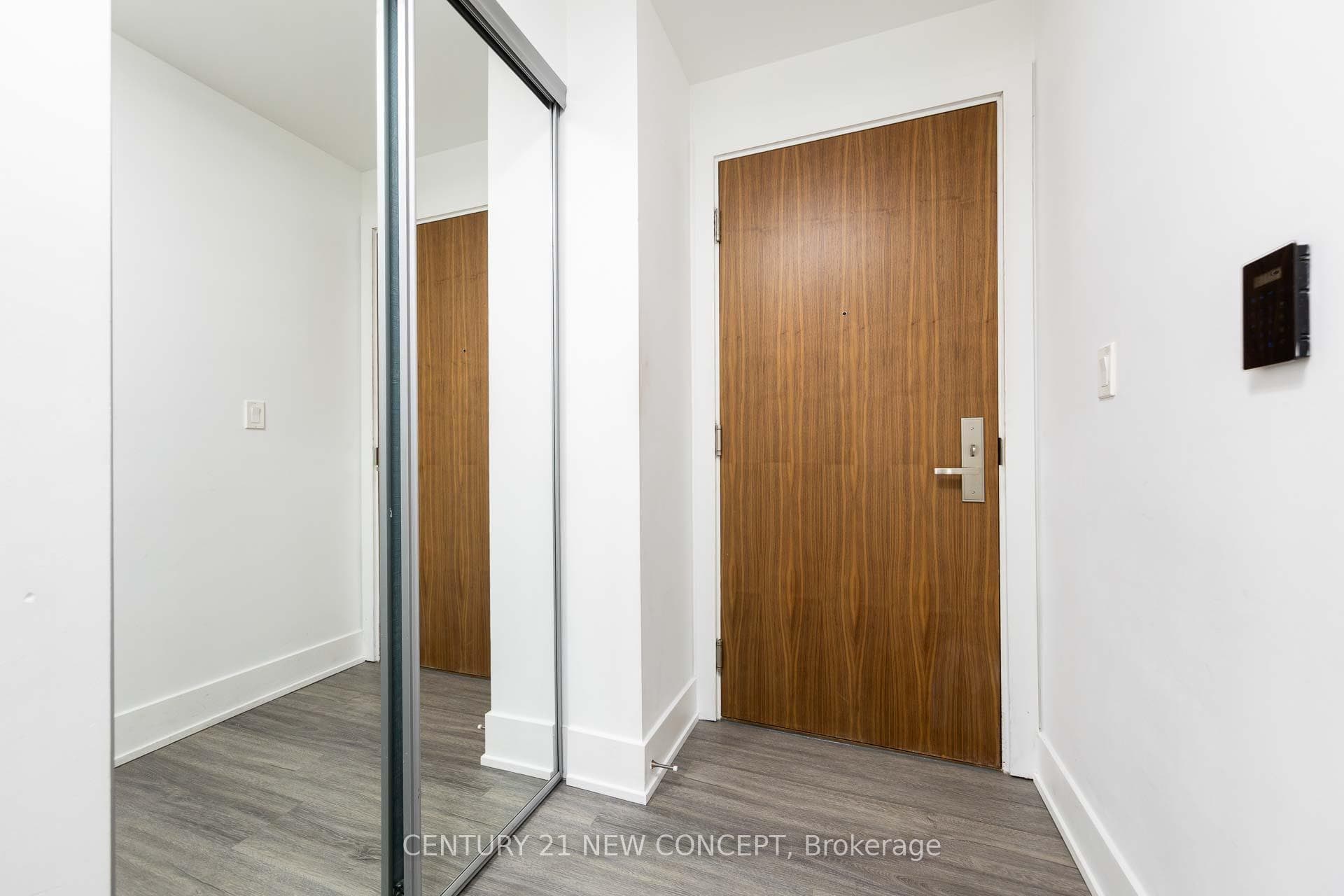 200 Bloor Street Unit 2606 - Condo photo 3 of 50 in Annex / Yorkville / Summerhill, Ontario