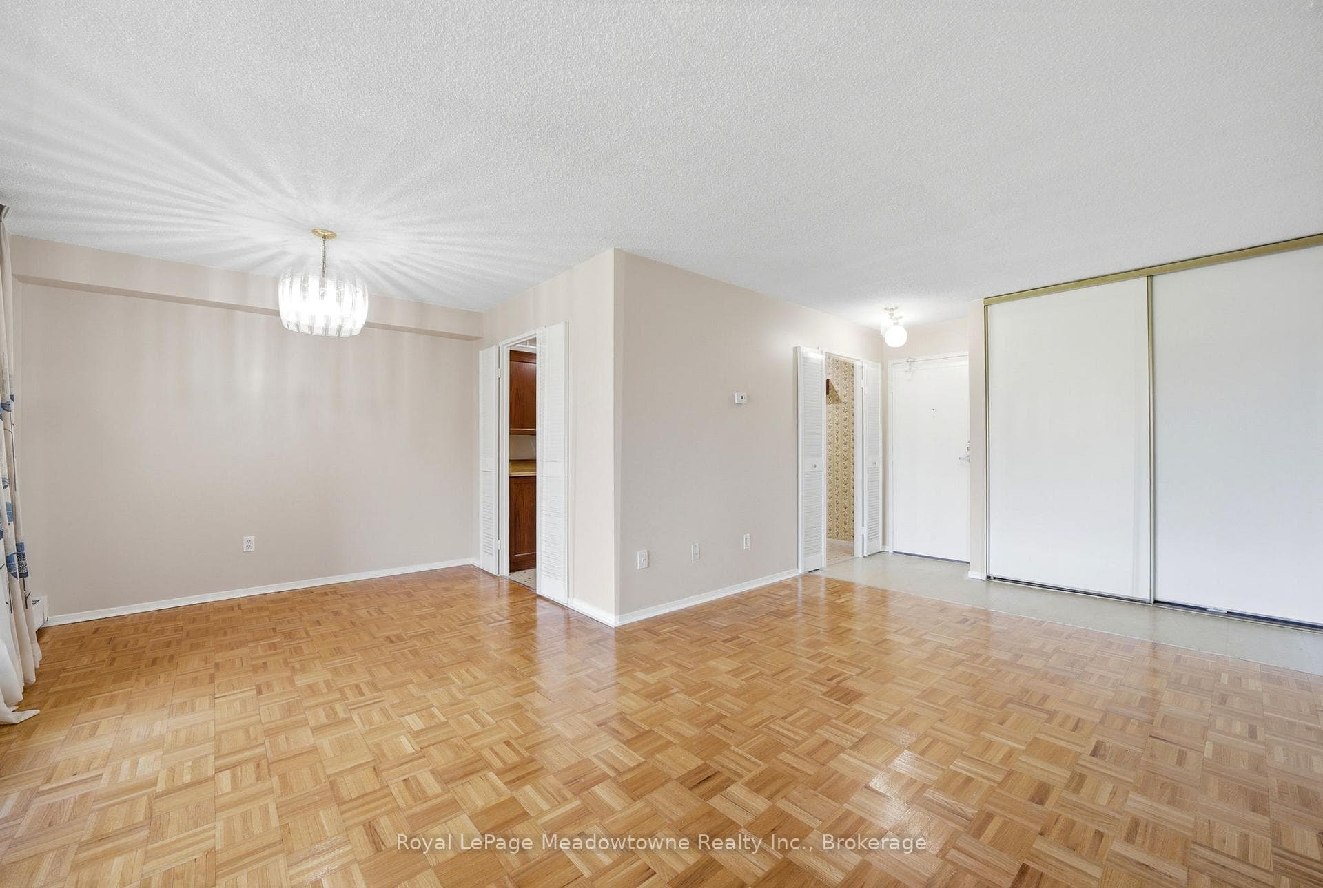 2929 Aquitaine Avenue Unit 215 - Condo photo 9 of 26 in Mississauga, Ontario