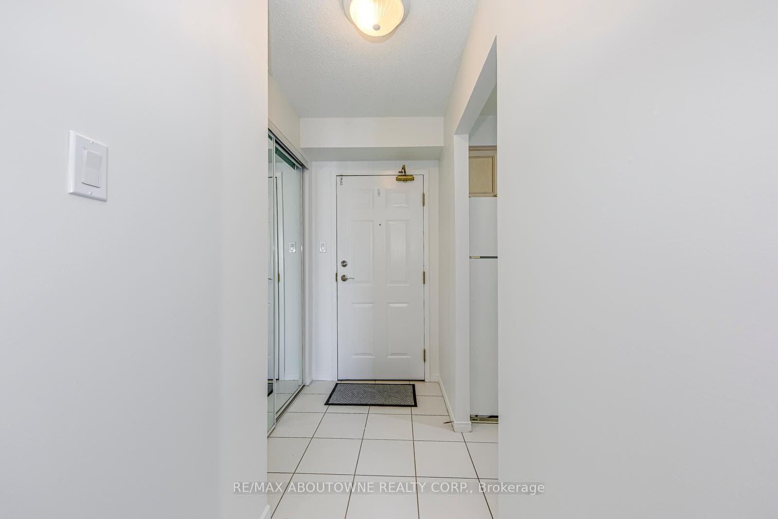 1270 Maple Crossing Boulevard Unit 1705 - Condo photo 5 of 44 in Burlington, Ontario