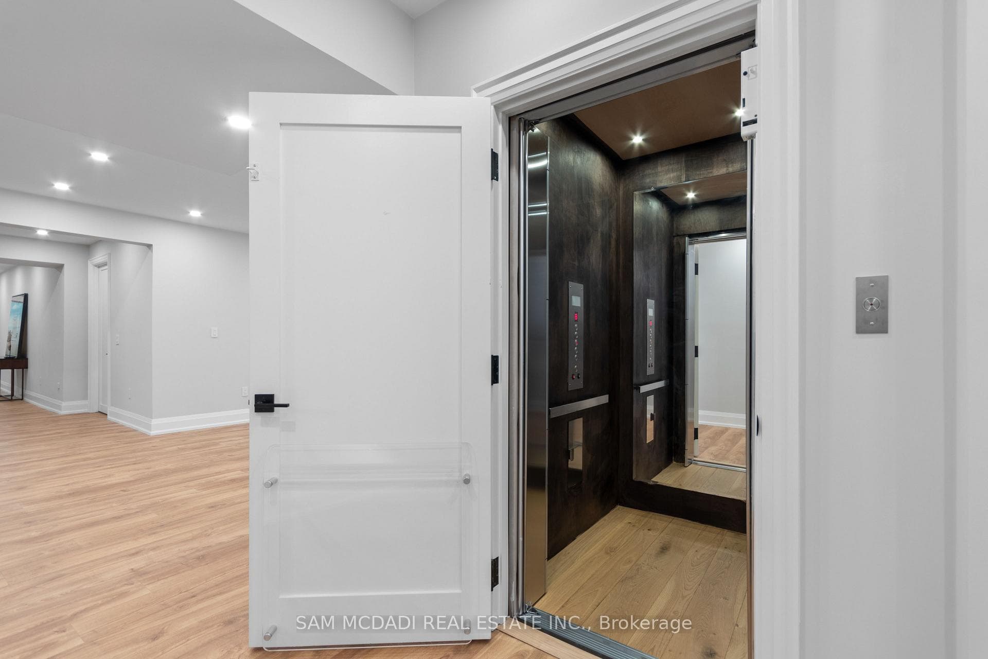 584 Fourth Line - New Construction photo 38 of 50 in Oakville, Ontario