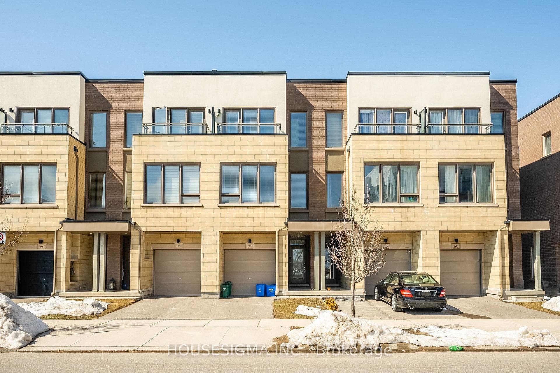 197 Sabina Drive - Townhouse for sale in Old Oakville, Ontario