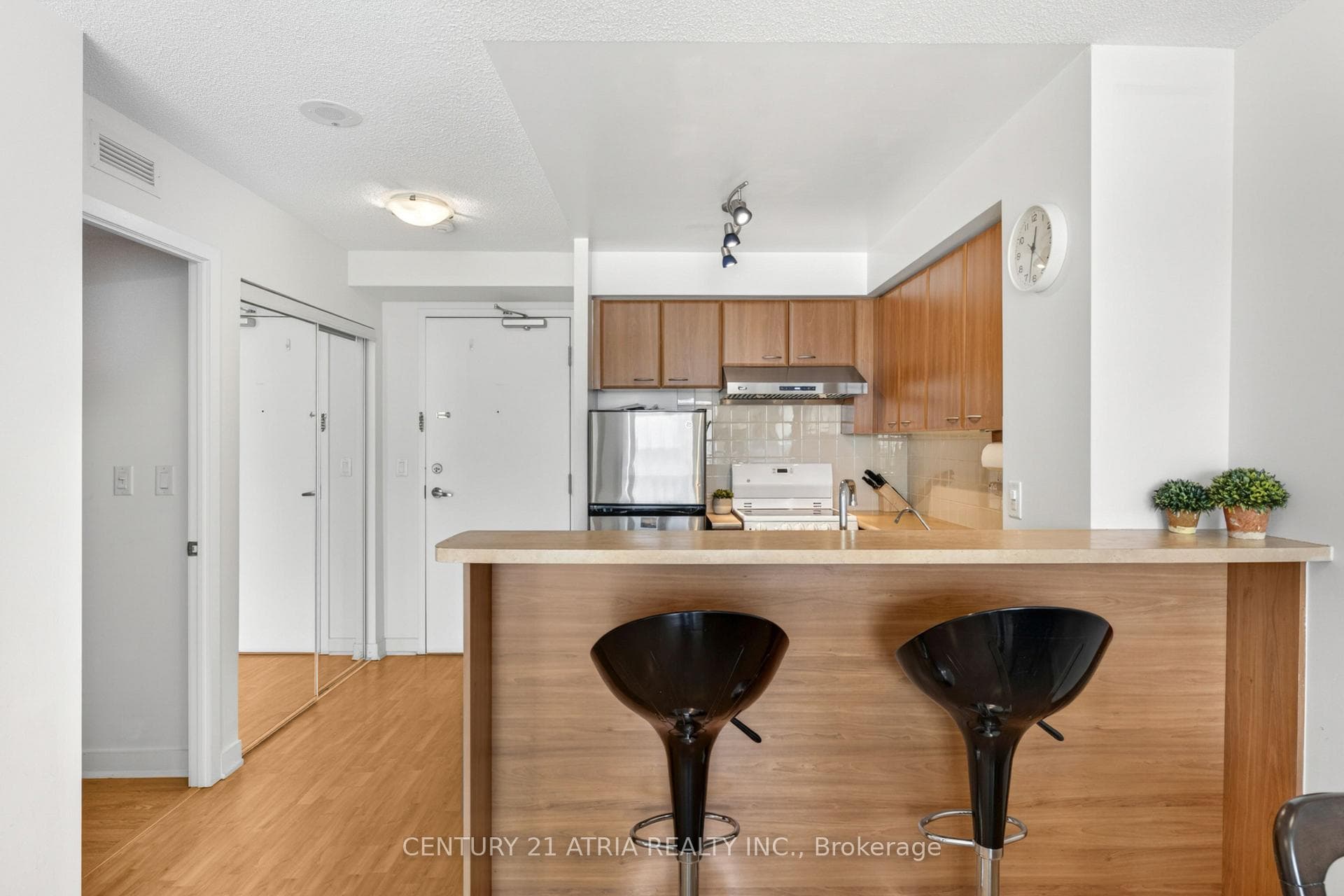 38 Lee Centre Drive Unit 908 - Condo photo 4 of 20 in Scarborough (West Hill / Highland Creek), Ontario