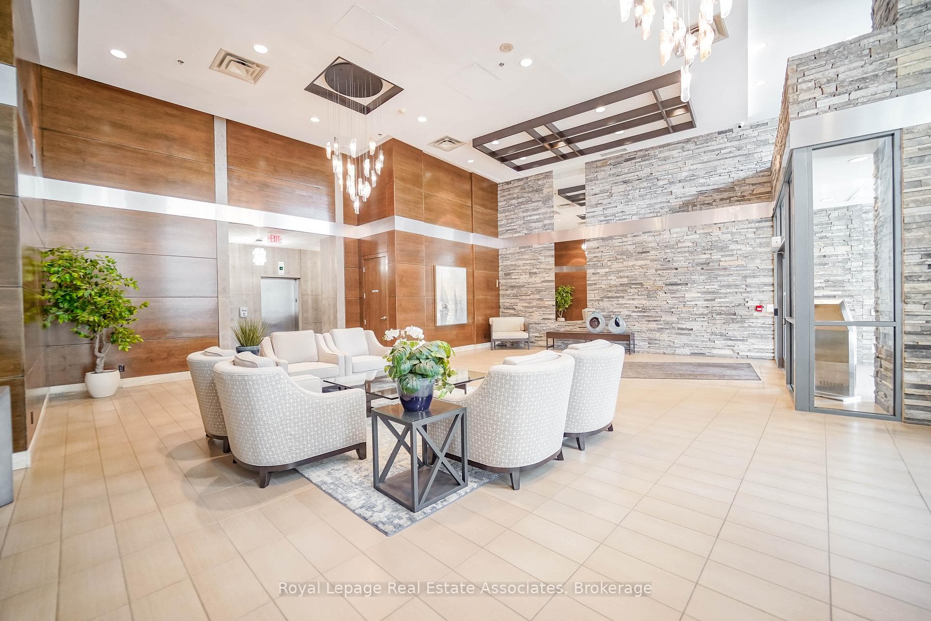 1 Hurontario Street Unit 308 - Condo photo 29 of 35 in Mississauga, Ontario