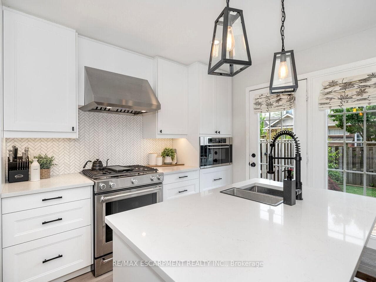 2448 Wooden Hill Circle - Townhouse photo 14 of 50 in Oakville, Ontario