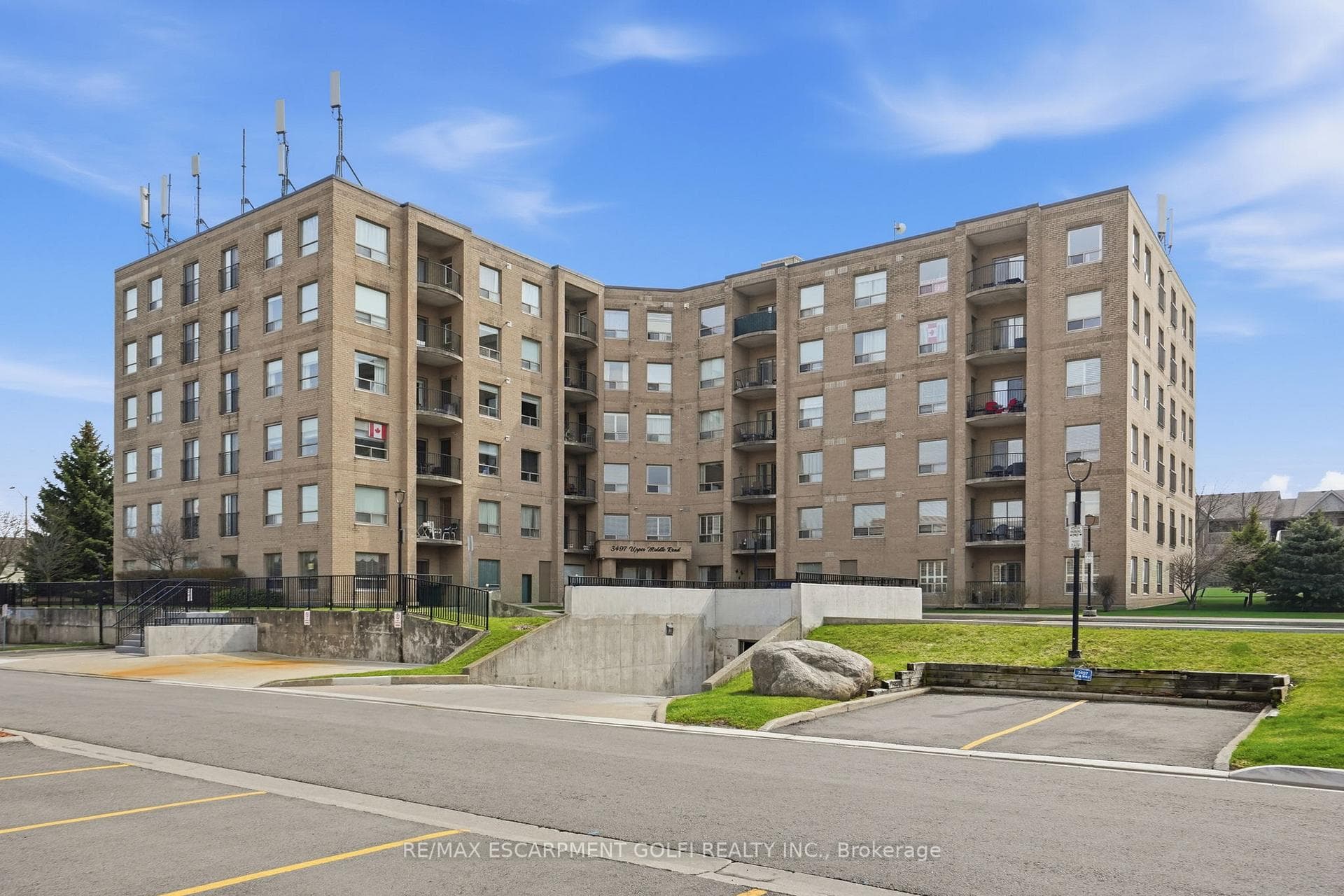3497 Upper Middle Drive Unit 108 - Condo for sale in Aldershot, Ontario