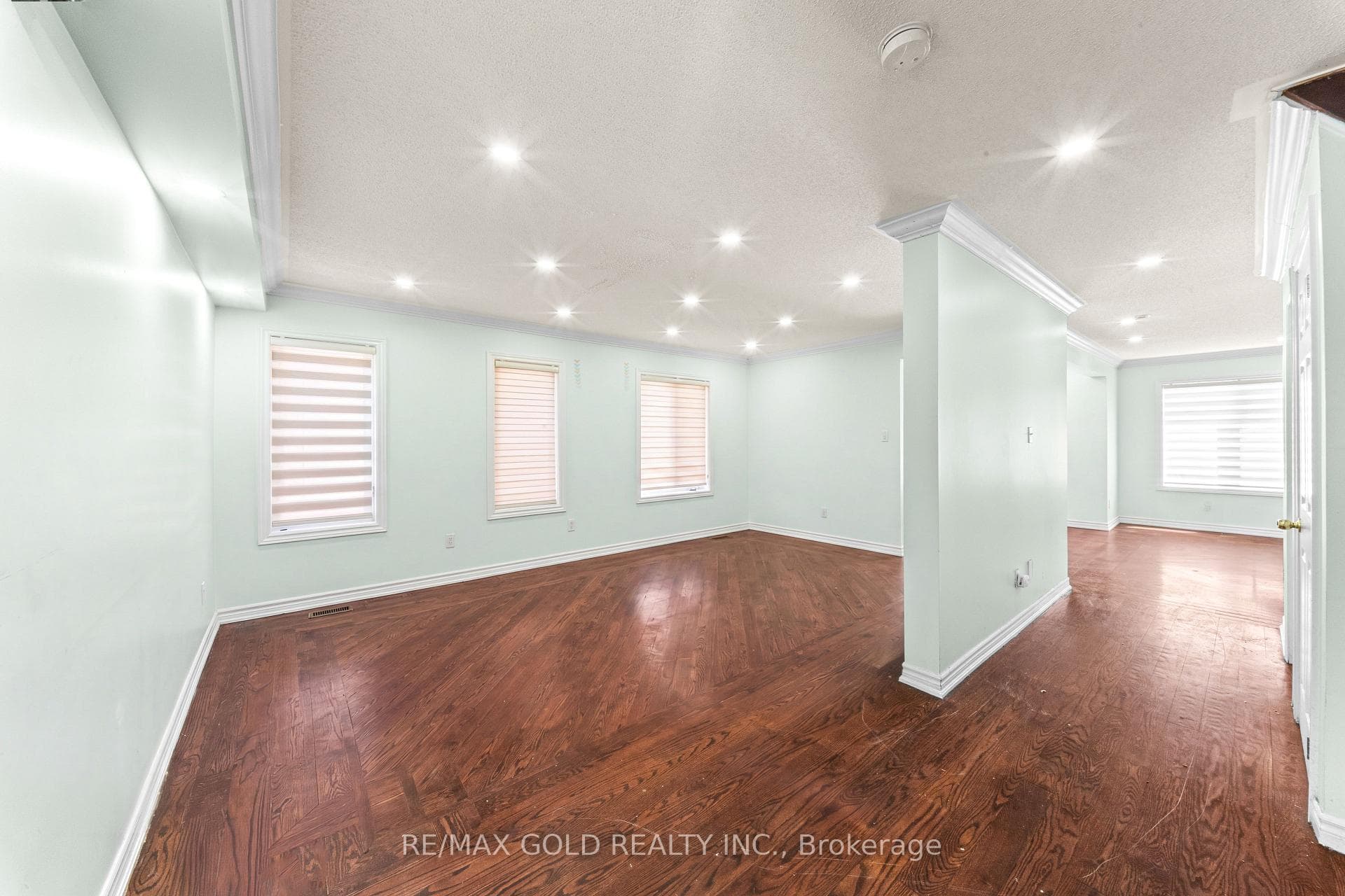 31 Ravenscliffe Court - Detached photo 6 of 32 in Brampton, Ontario
