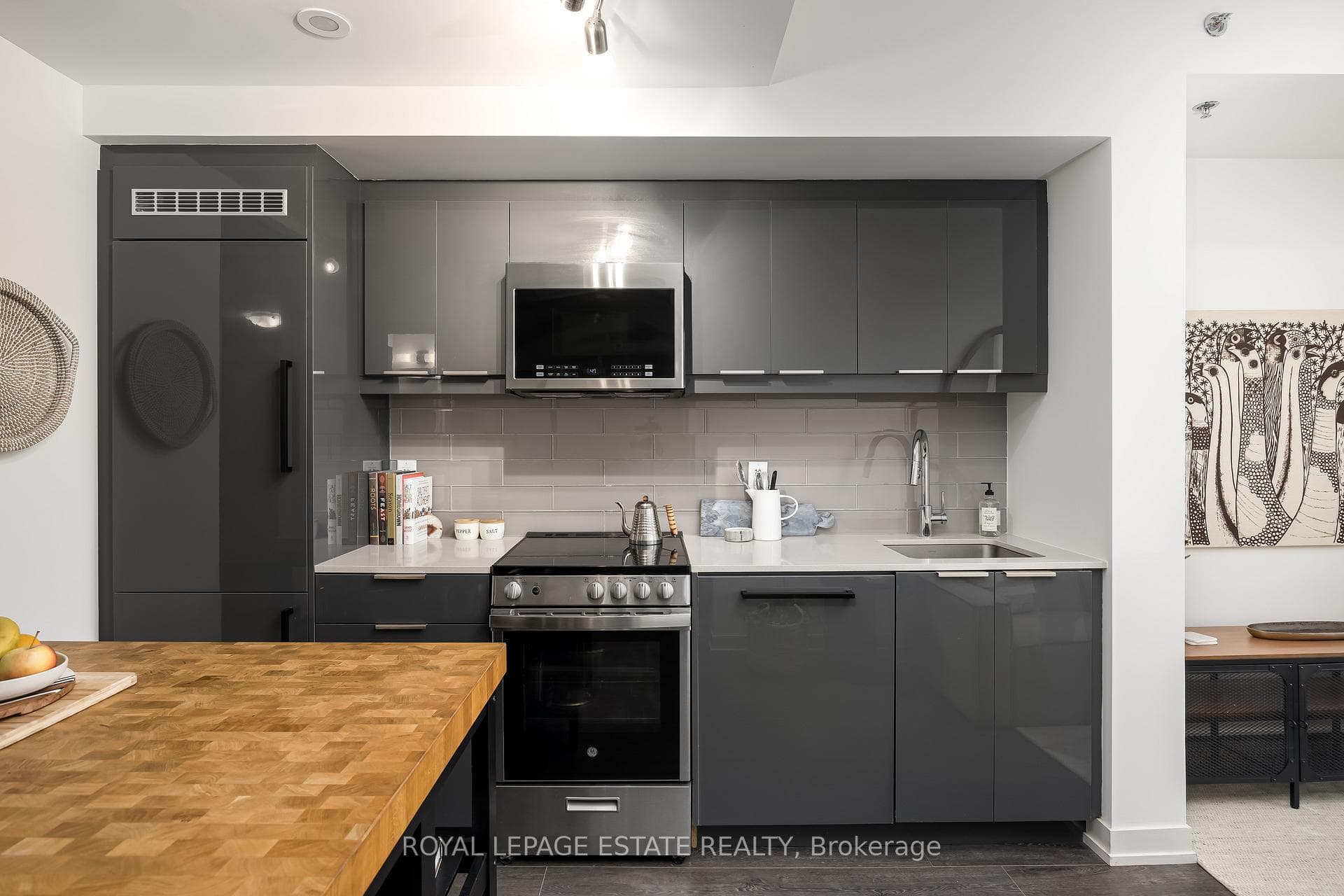 90 Glen Everest Road Unit 611 - Condo photo 6 of 23 in Birch Cliff / Cliffside, Ontario