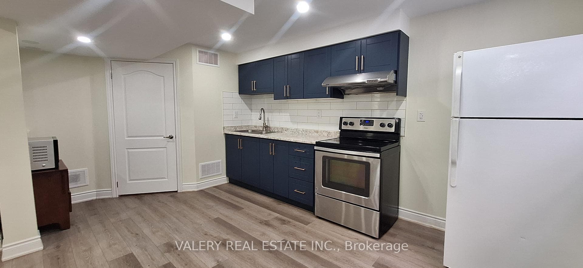 68 Mullis Crescent Unit 2 - Detached photo 3 of 7 in Brampton, Ontario