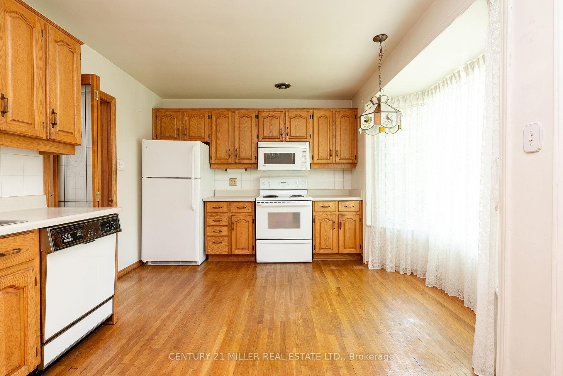 2048 Elmhurst Avenue - Detached photo 15 of 21 in Oakville, Ontario
