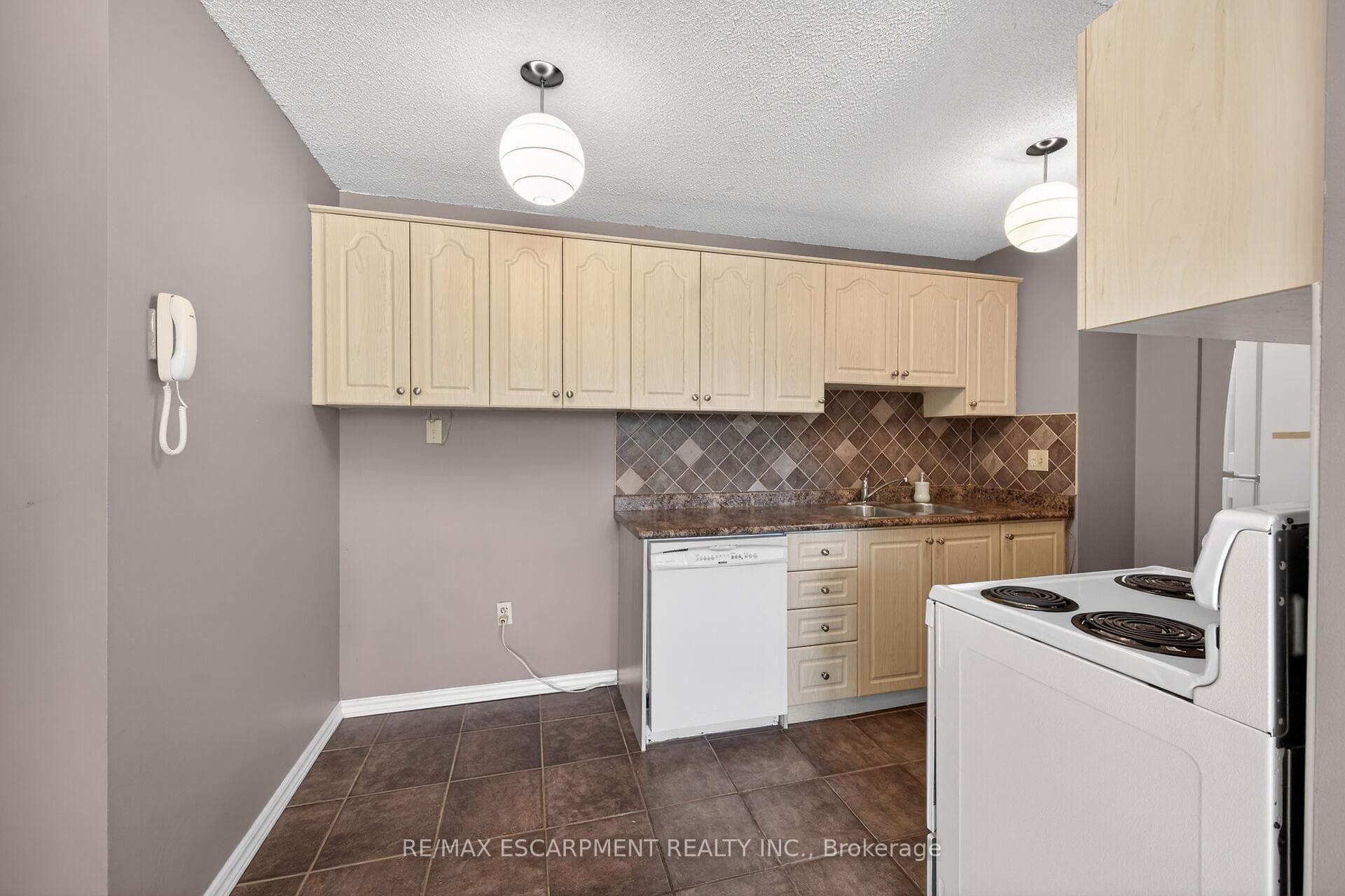 700 Dynes Road Unit 101 - Condo photo 9 of 48 in Burlington, Ontario