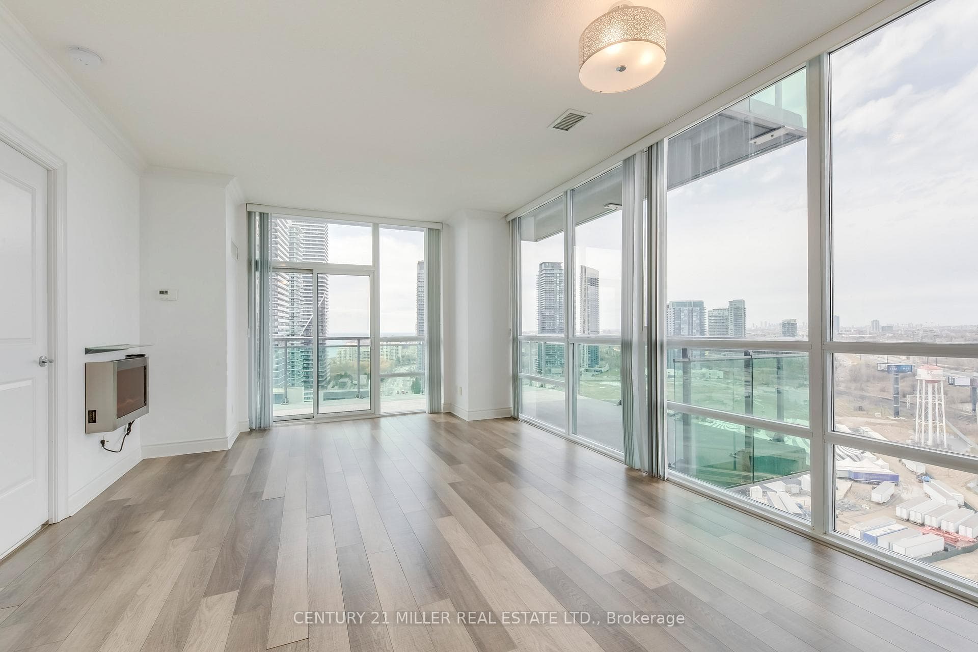 16 Brookers Lane Unit 2002 - Condo photo 10 of 42 in Liberty Village / Parkdale / South Parkdale, Ontario