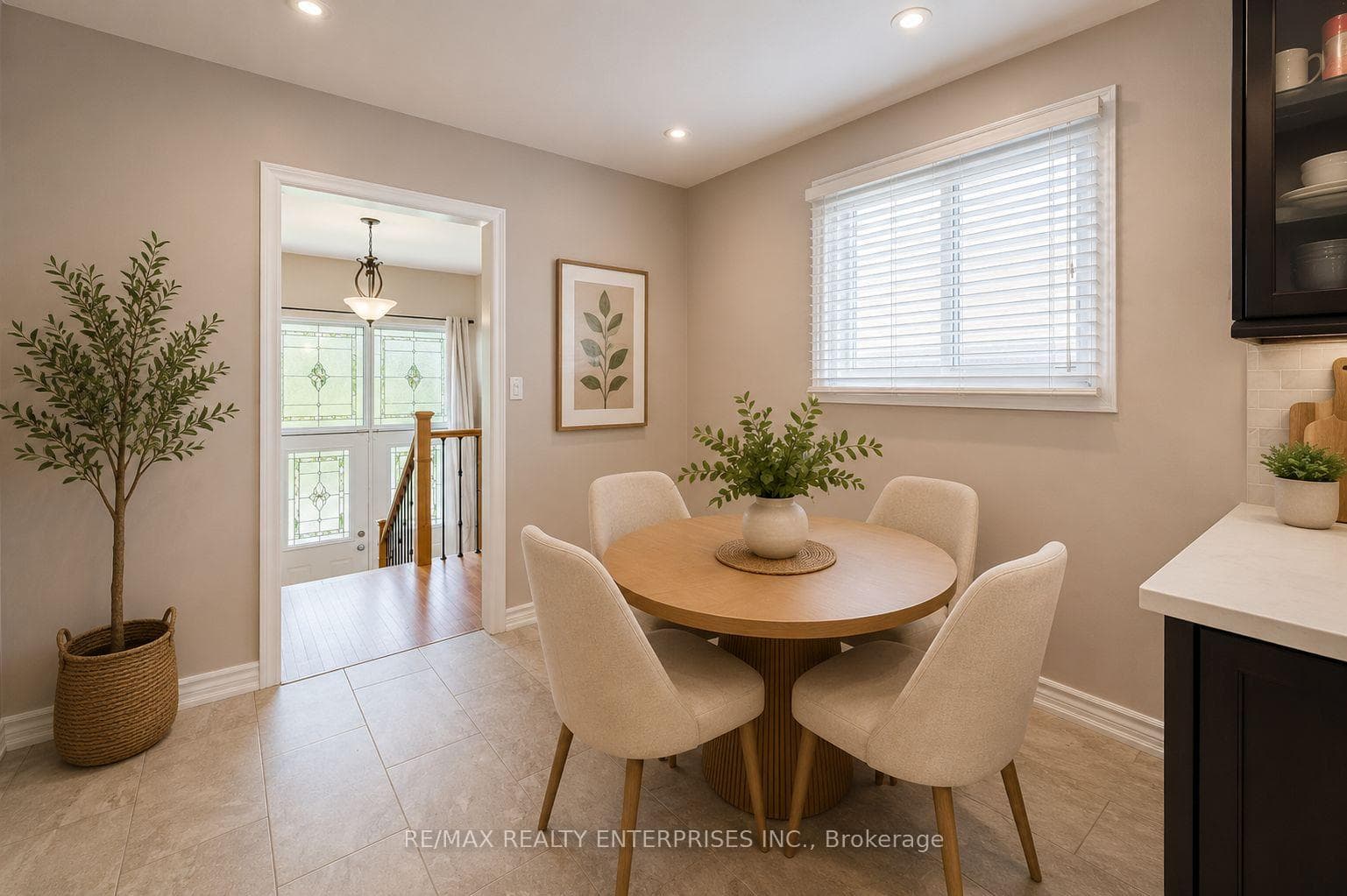 3669 Molly Avenue - Semi-Detached photo 8 of 42 in Mississauga, Ontario