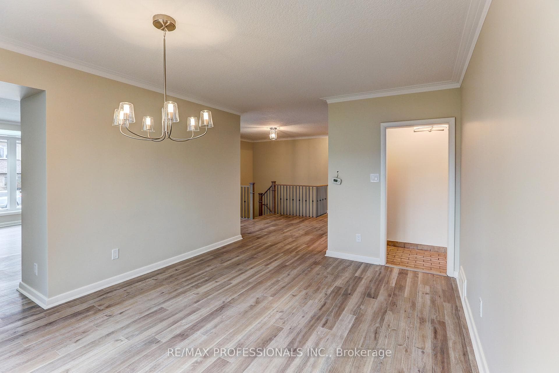 23 Ravensbourne Crescent - Detached photo 10 of 44 in Etobicoke (Islington / Rexdale), Ontario