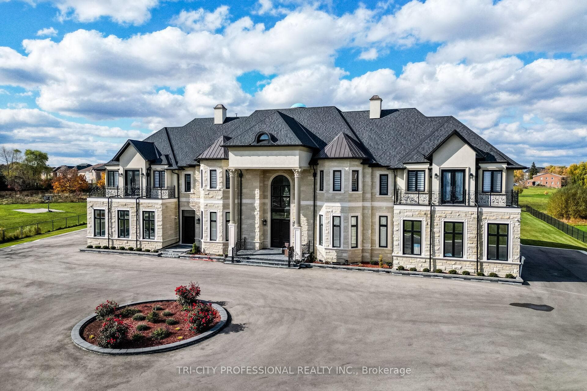 27 Morris Court - Detached photo 7 of 50 in Brampton, Ontario